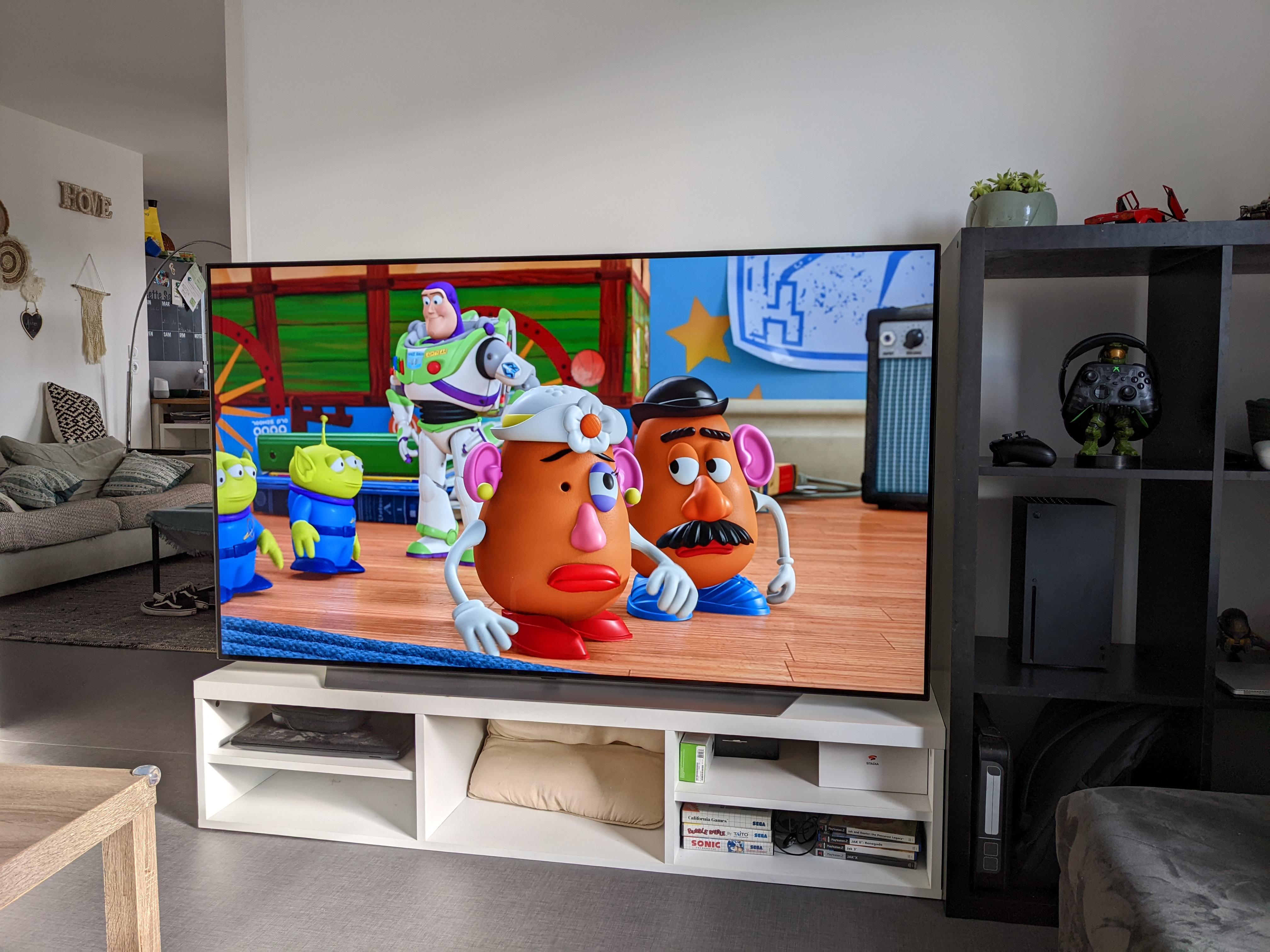 And they say OLEDs aren't bright enough for daylight usage. This Dolby