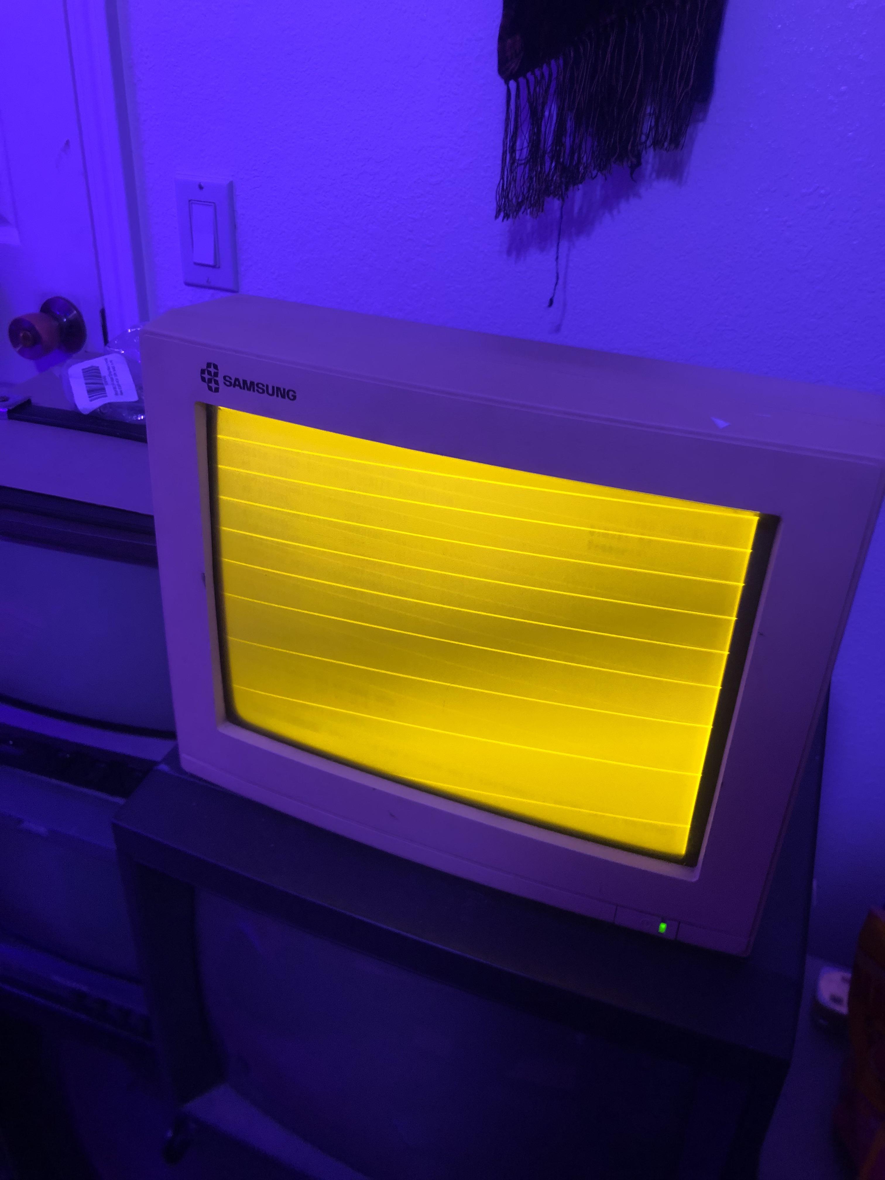 Found an Amber CRT. Has a really weird 5 pin video cable r/crtgaming