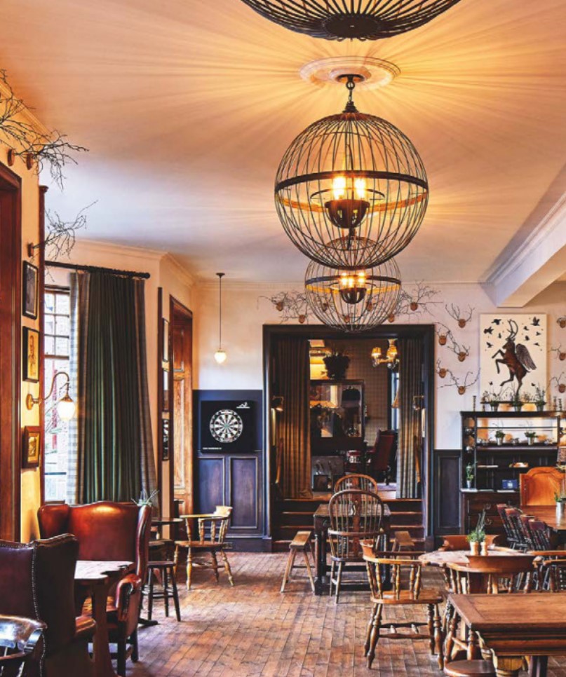 The Flying Stag bar, at the Fife Arms in Braemar. r/britpics