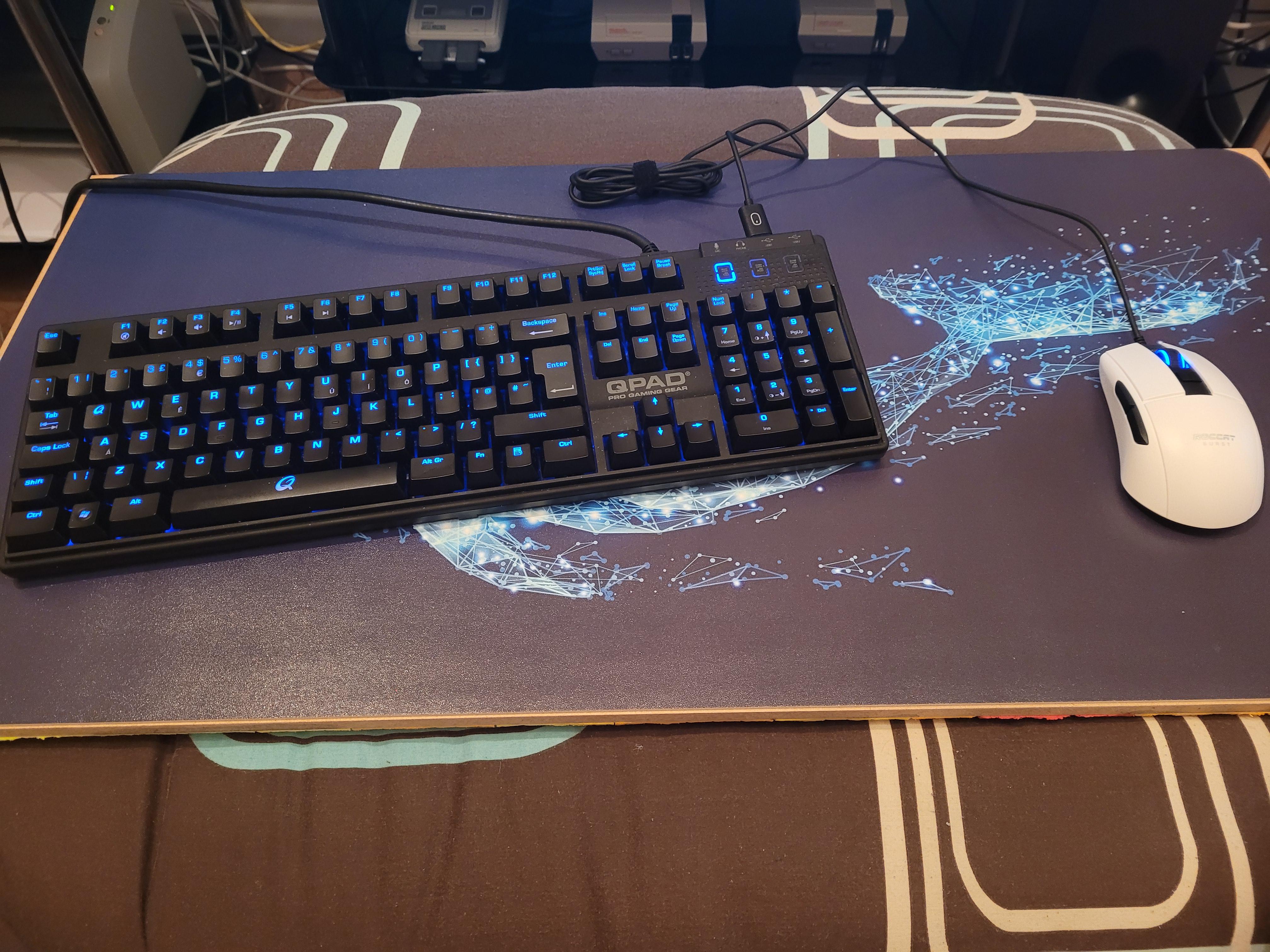 So happy with my new couch PC gaming setup, just had to share! Details