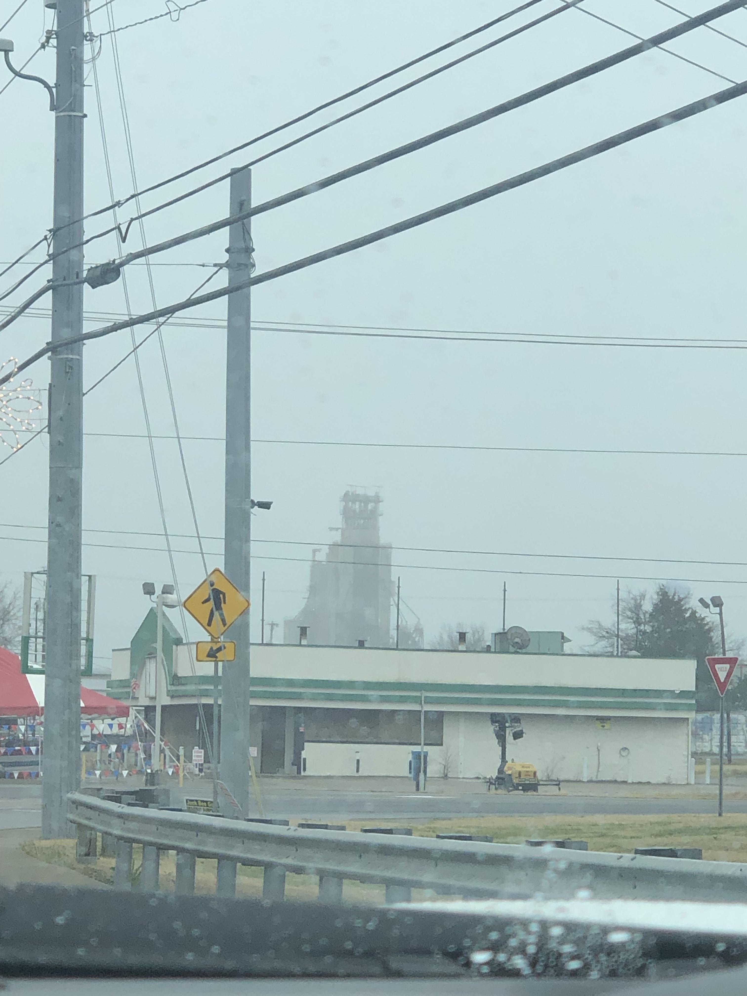 Tower looms over abandoned gas station in TN, USA r/UrbanHell