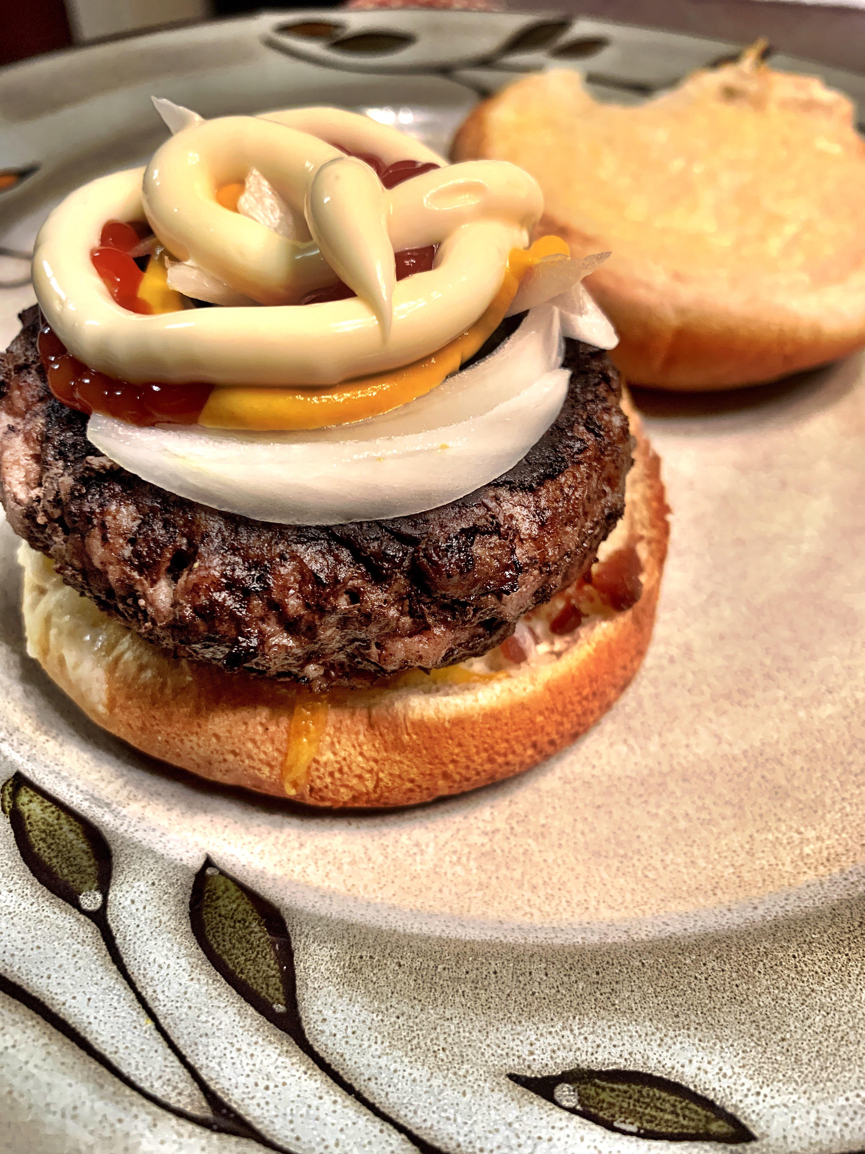 Just a simple homemade hamburger for dinner tonight. r/tonightsdinner