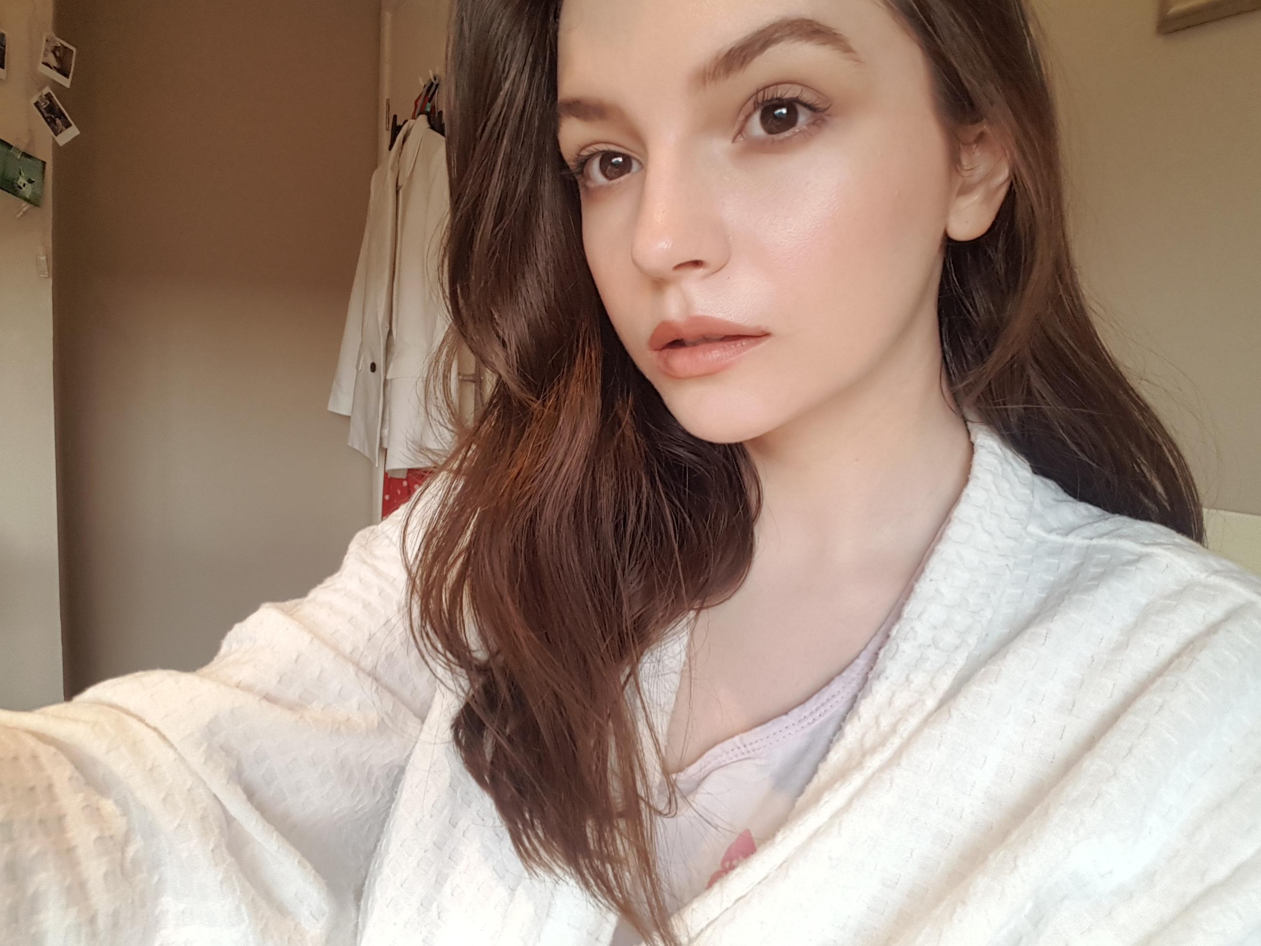 I tried a natural makeup look today and felt very pretty r