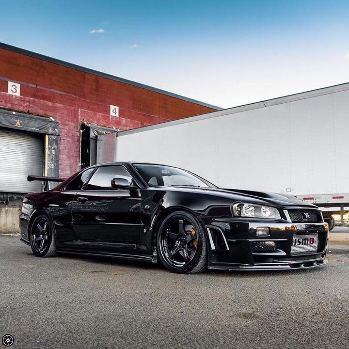 Black Skyline R34 GTR carporn