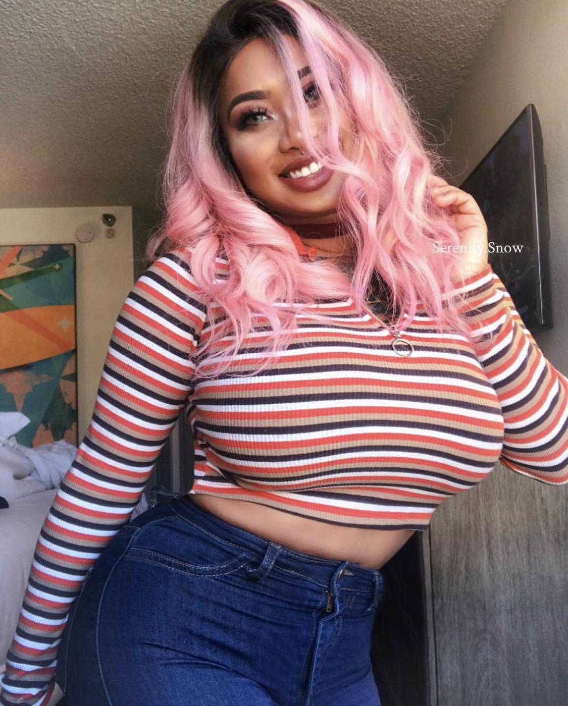 Serenity.snow : 2busty2hide