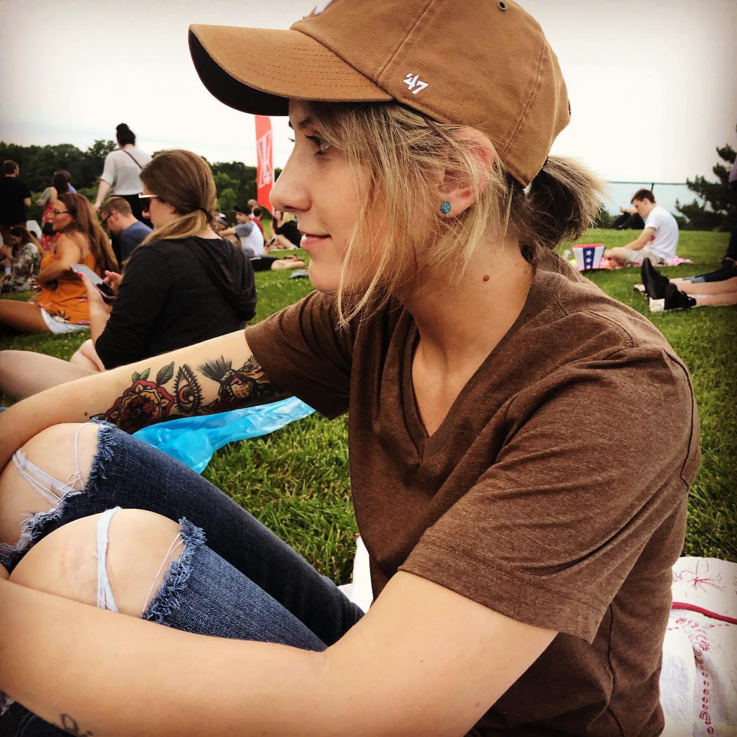 Why is it so hard to meet other lesbians in public without having to