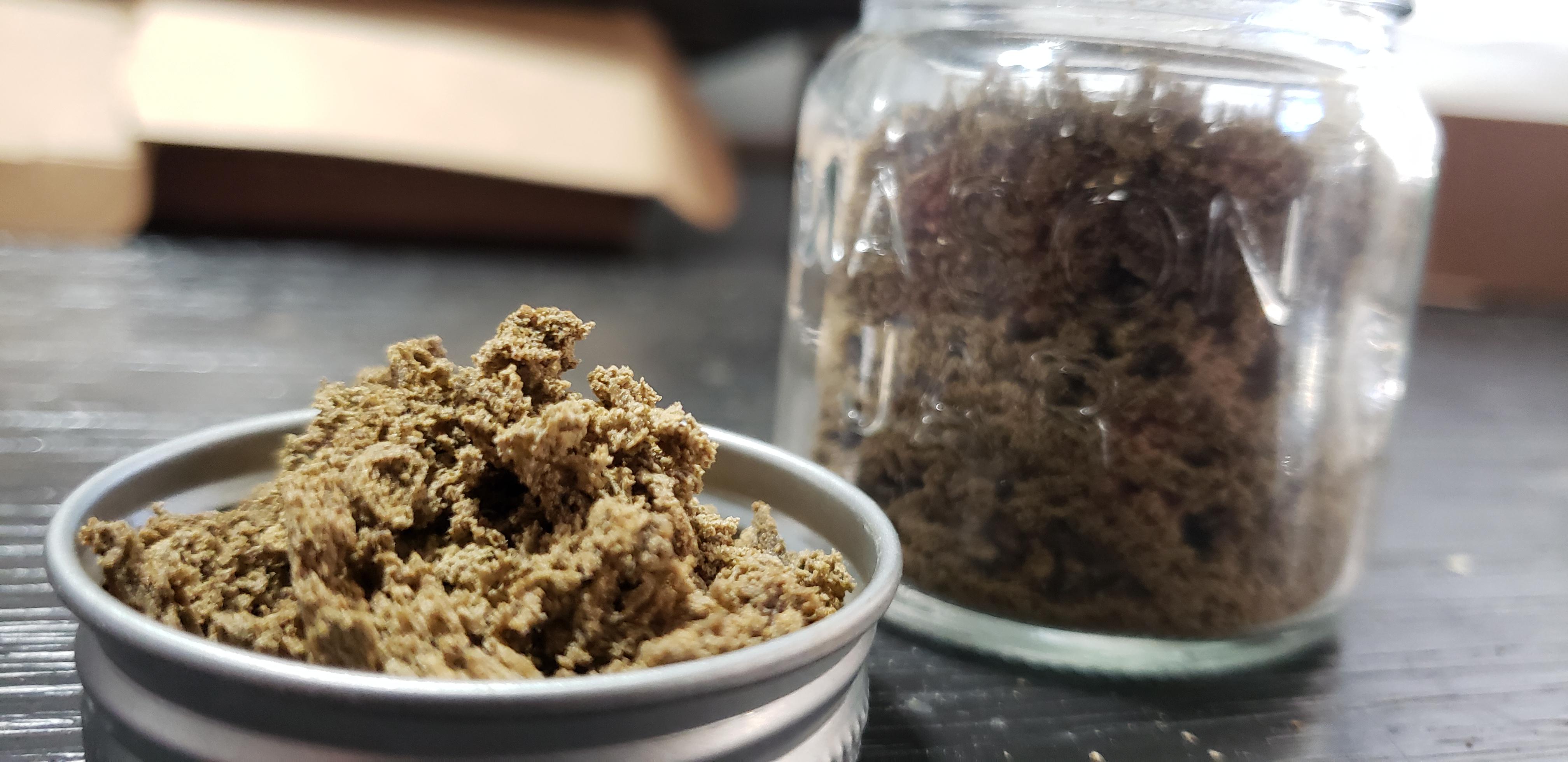 Who said u need a freeze dryer. Ice water hash 73u. Strain outdoor