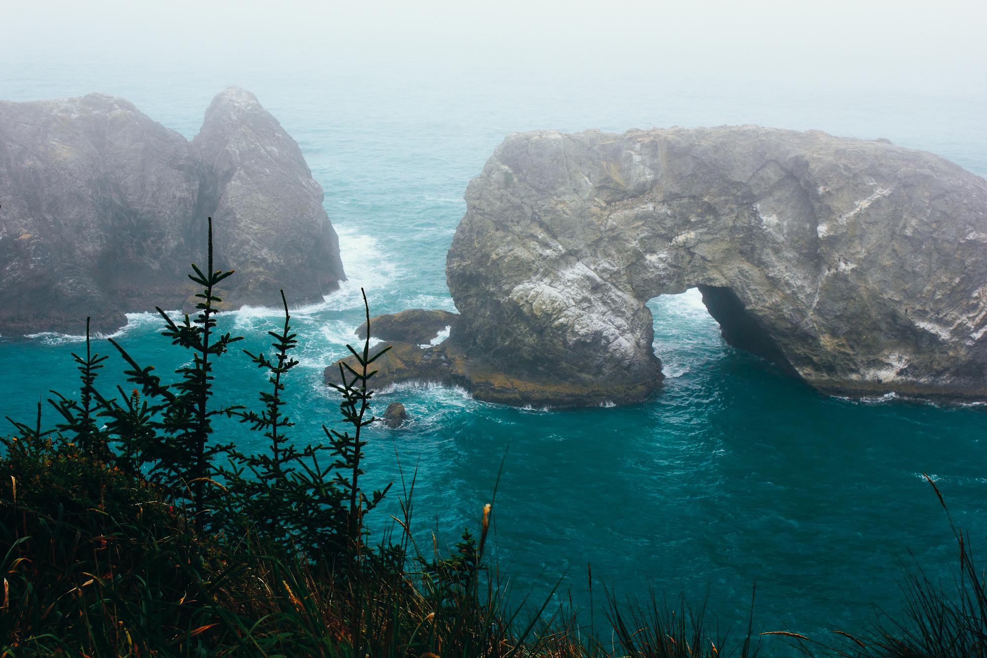 Expose Nature Arch Rock (Oregon Coast) [OC][2000x1333]