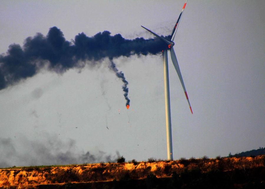 Wind turbine on fire in Hatay, Turkey, on January 30, 2019 (Mehmet