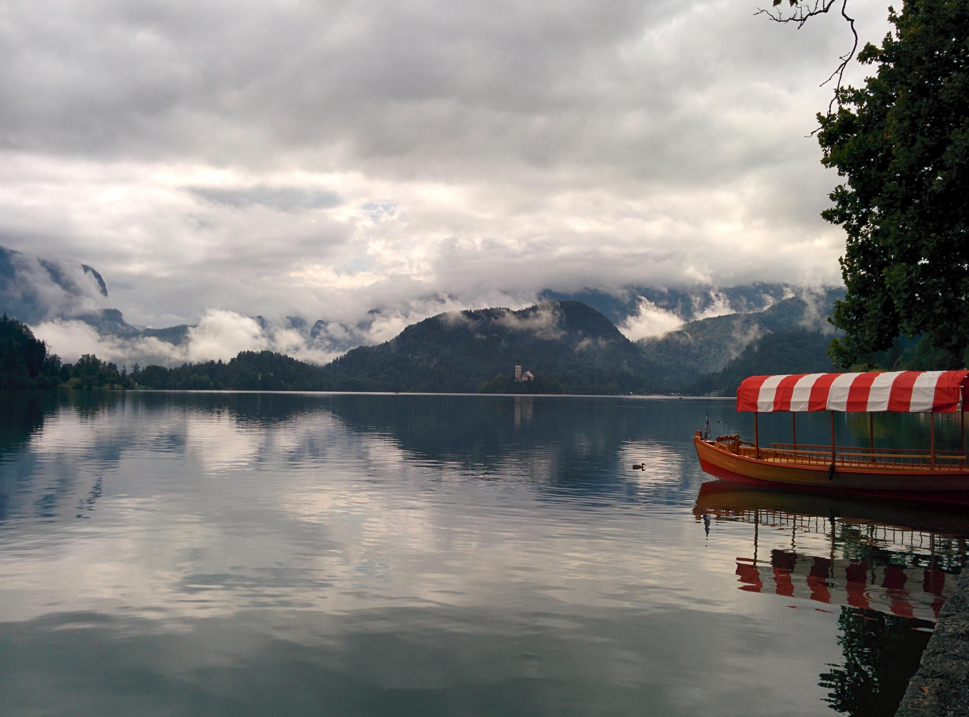 Lake Bled (Slovenia) [OC] [3200x2368] r/EarthPorn