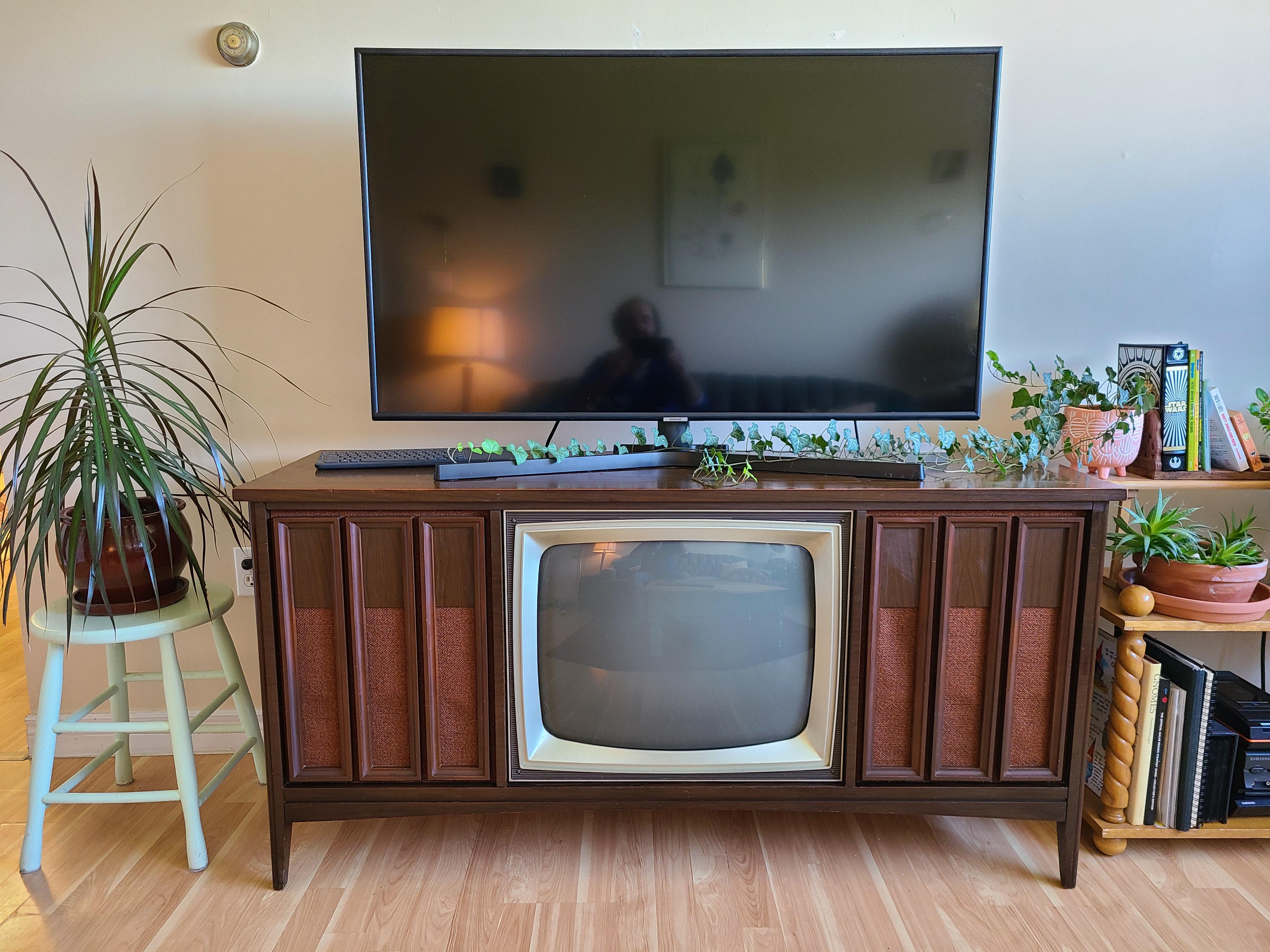 New TV stand. r/ThriftStoreHauls