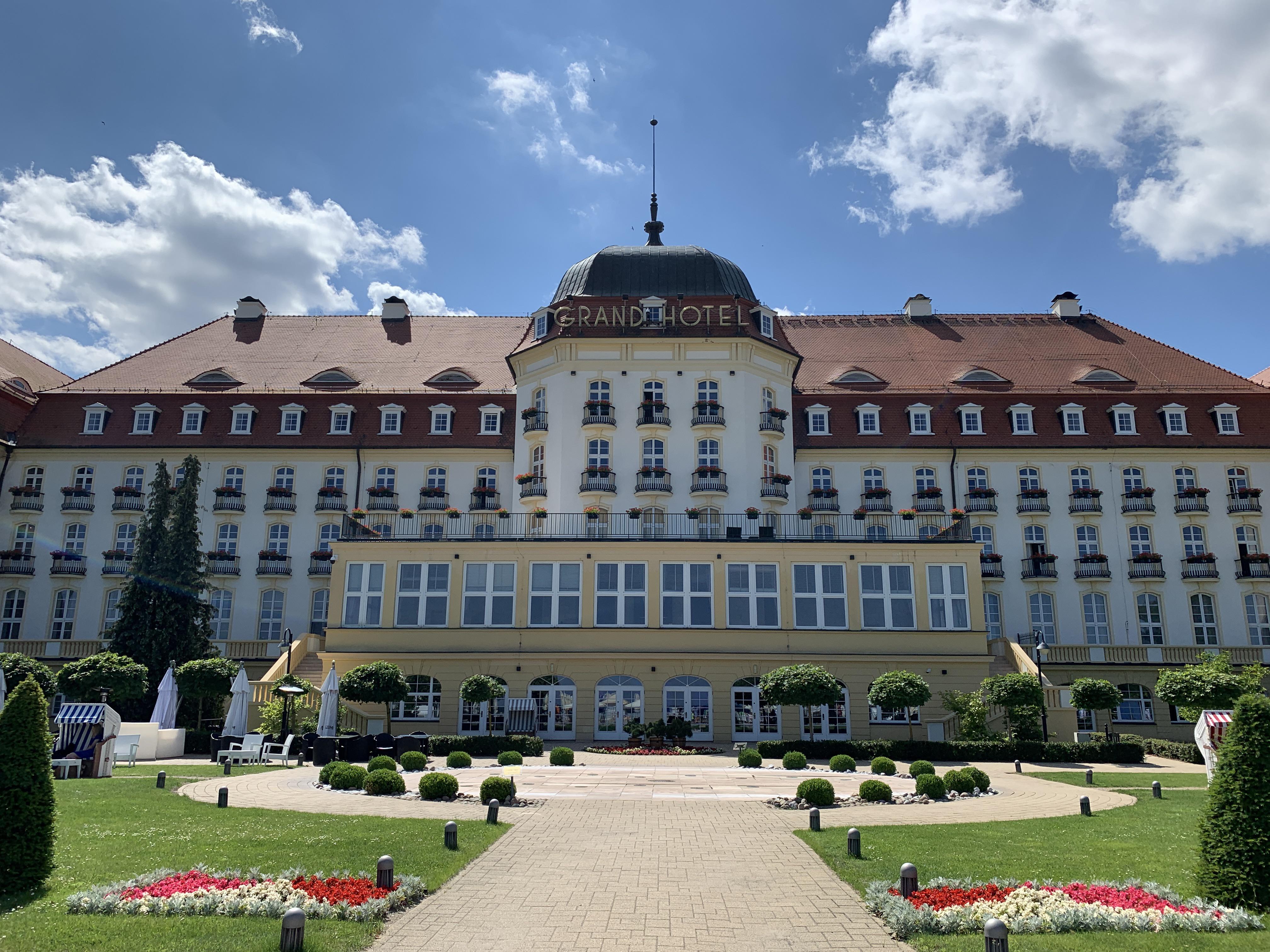 Grand Hotel Sopot, Poland [OC] r/AccidentalWesAnderson