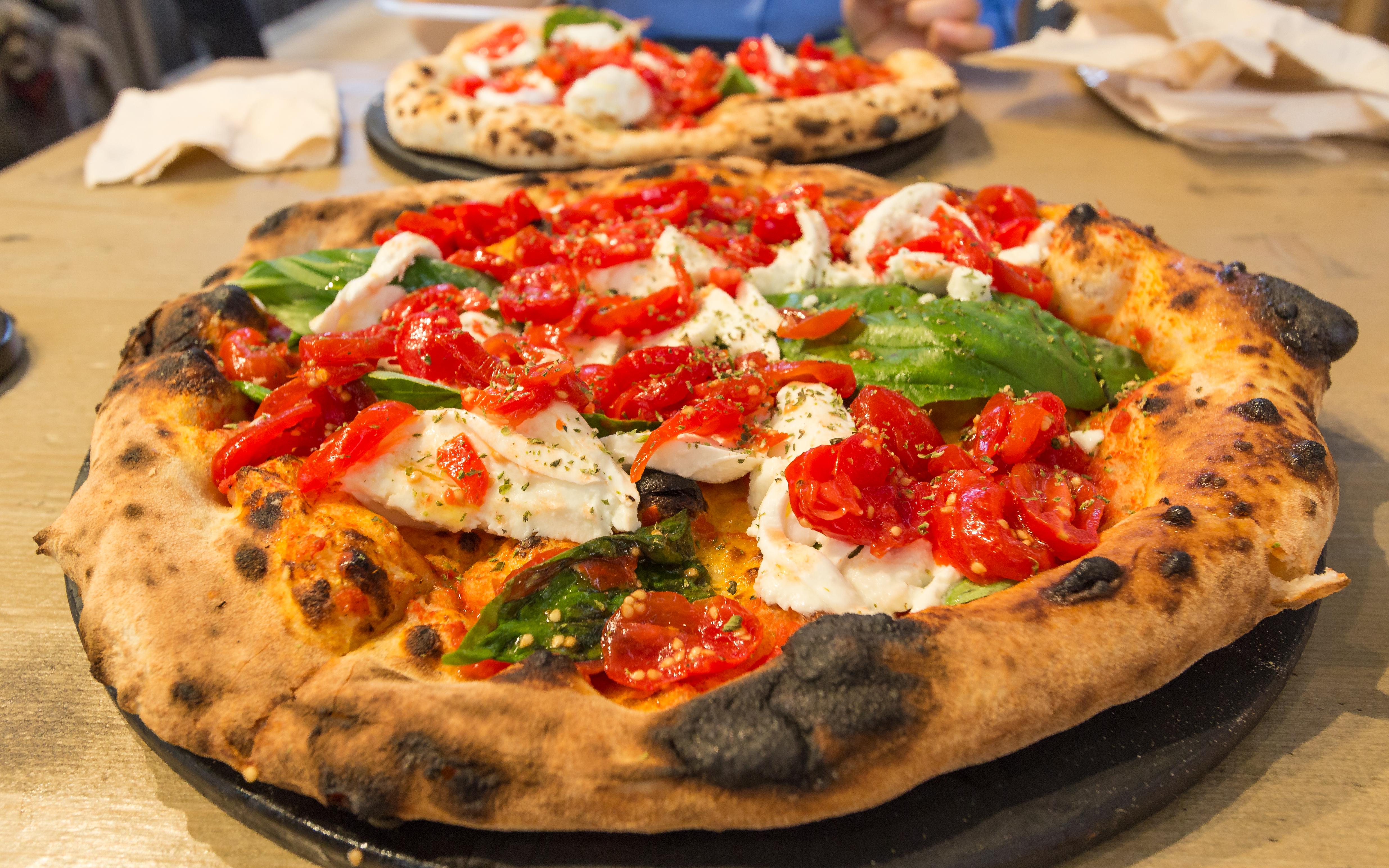 [I ate] Capri pizza. fresh Tomatoes, Mozzarella, and basil r/food