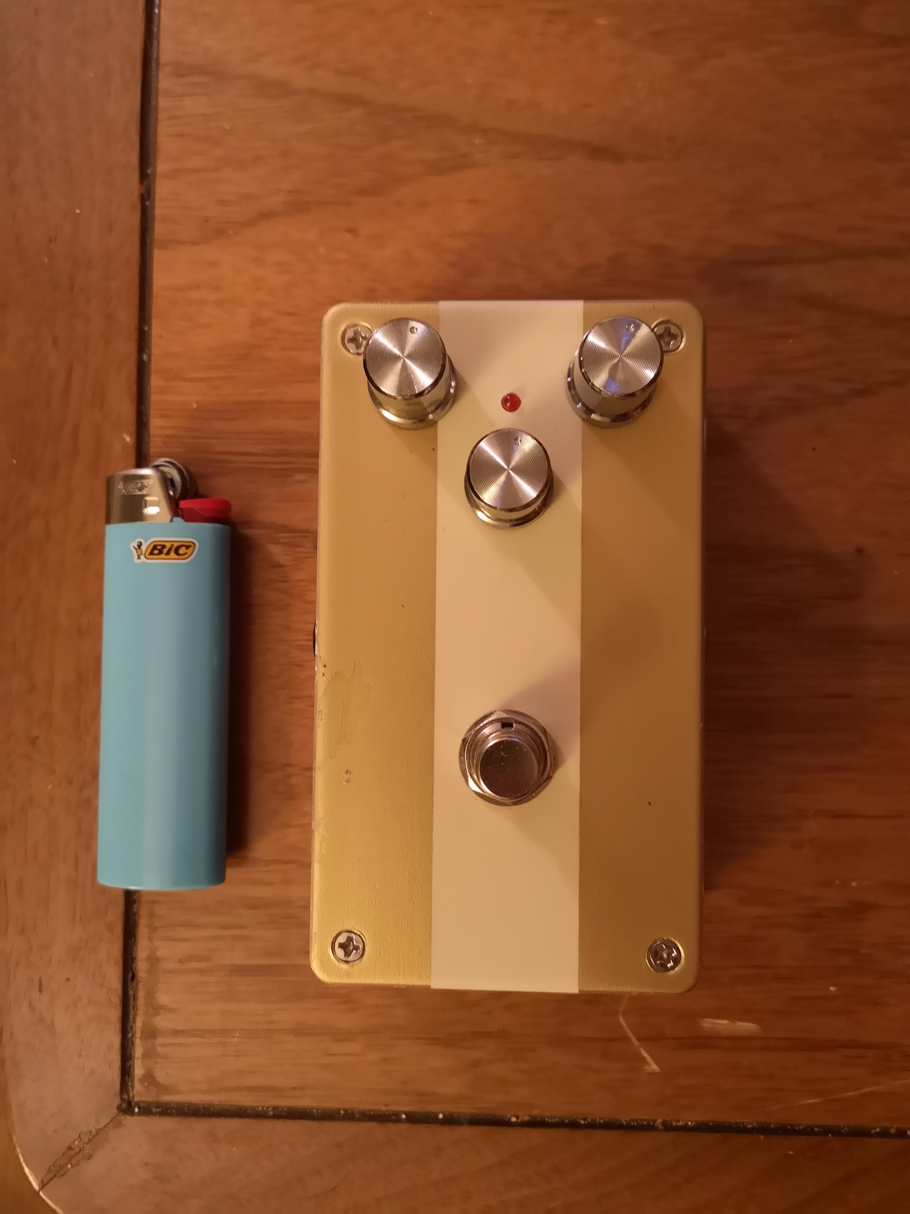 Does anyone recognize this chorus pedal? : r/guitarpedals