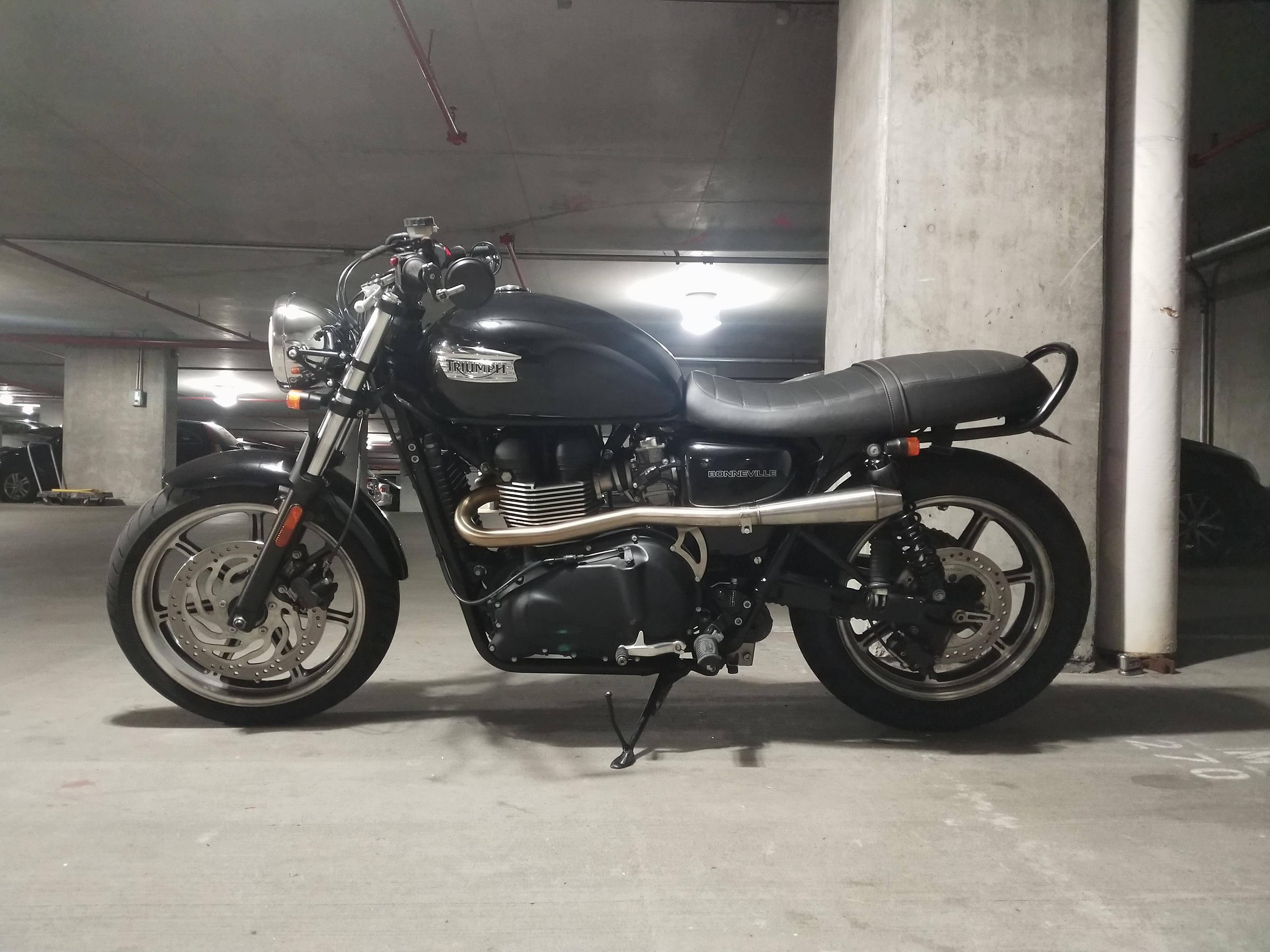 New exhaust British Customs 22 High Header r/Triumph