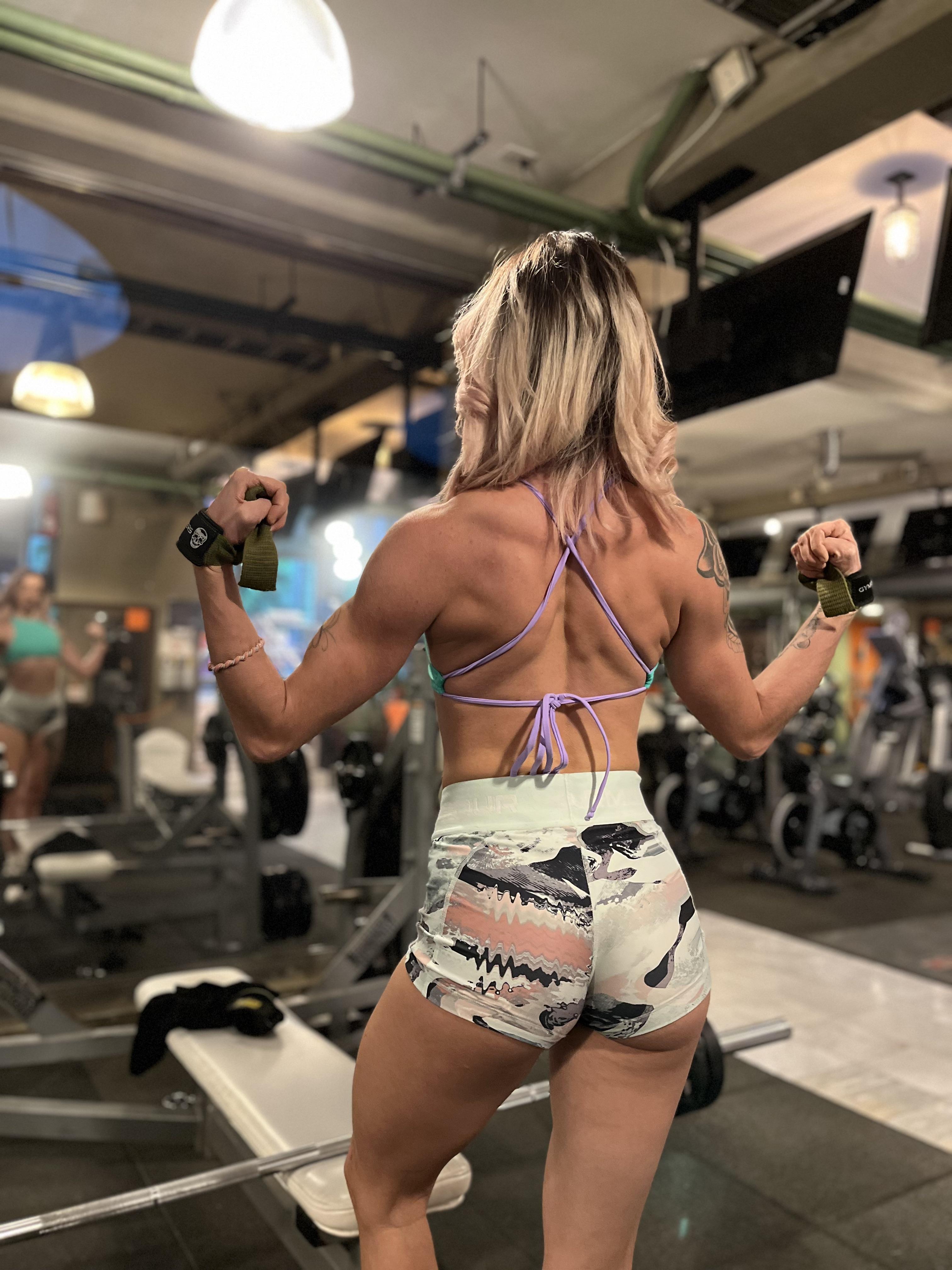 I’m the fitness Barbie you were looking for : GymGirlsNSFW