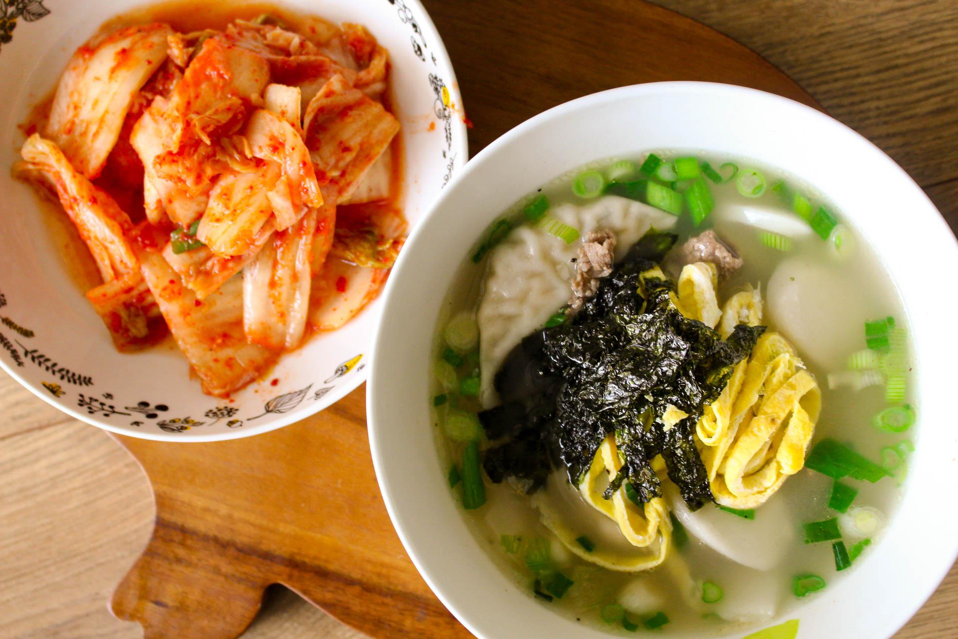 Korean Rice Cake Dumpling Soup with A LOT of Kimchi r/recipes