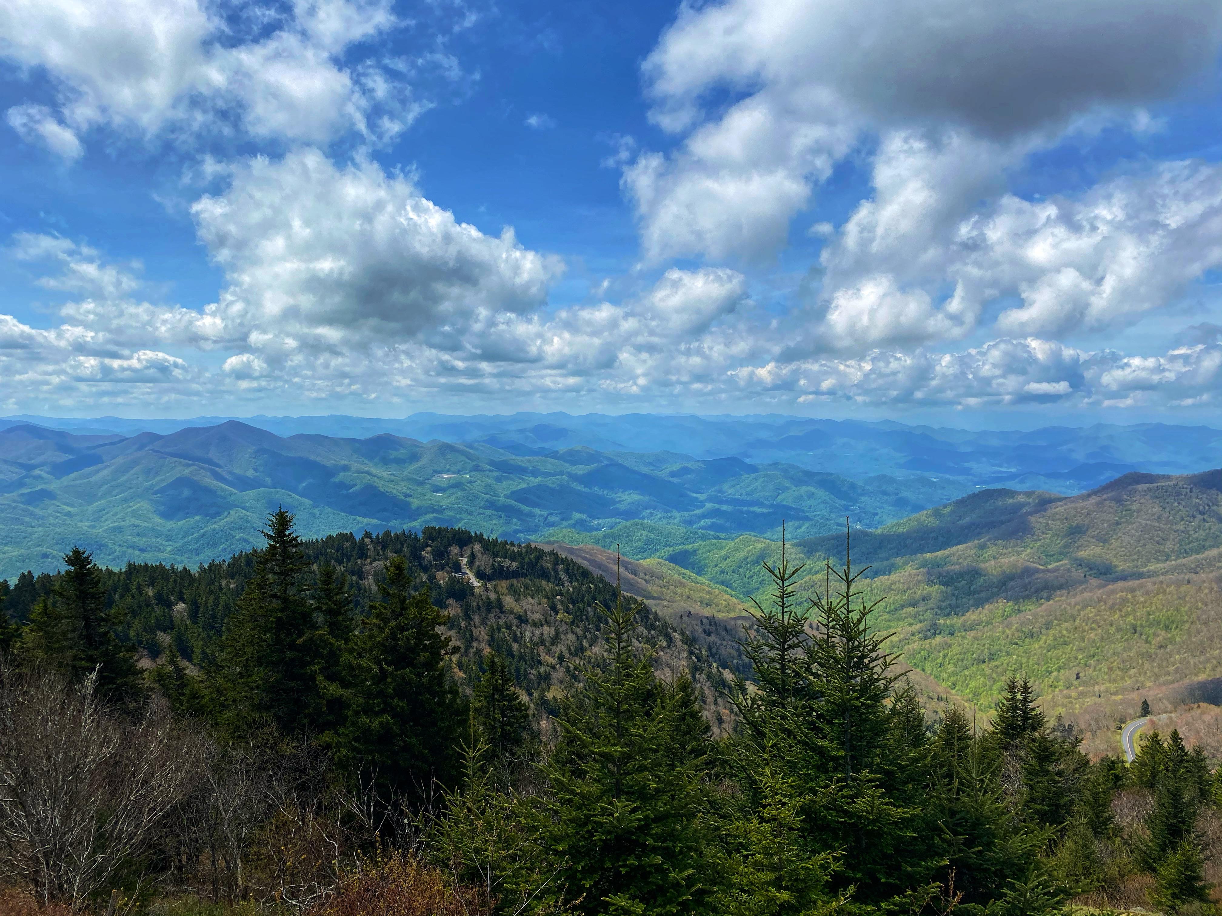 Waterrock Knob Overlooking Maggie Valley, North Carolina r/hiking
