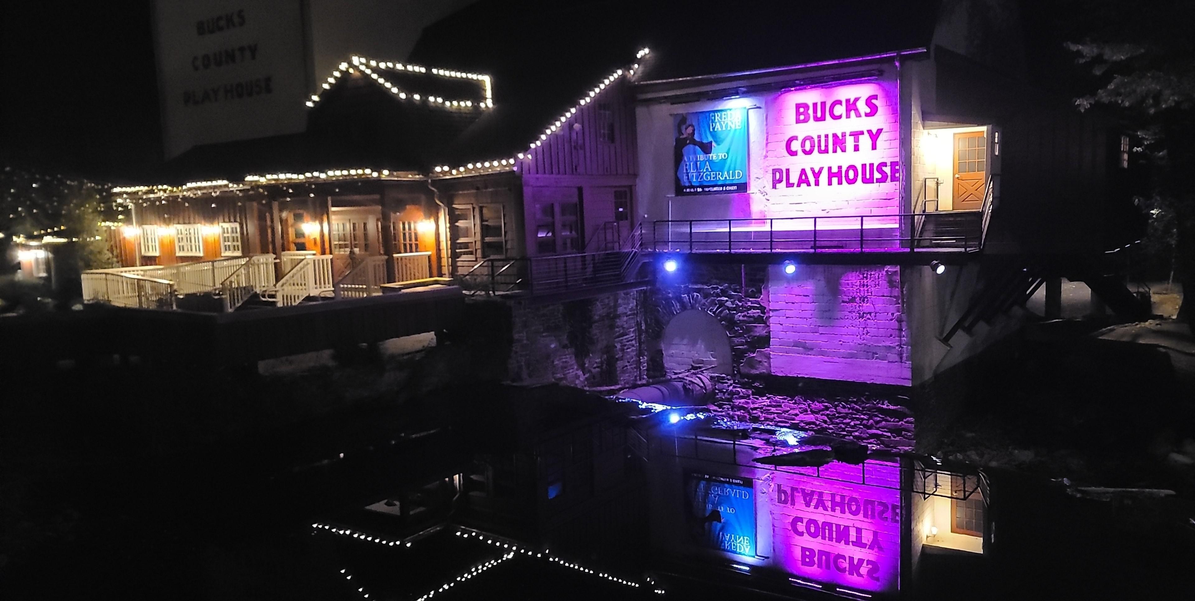 (OC) Pic I took in New Hope, PA last September. Lovely reflection. pics