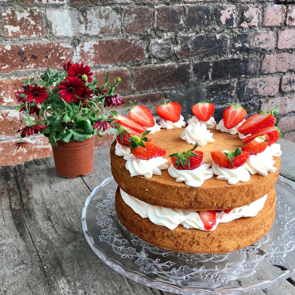 [Homemade] Victoria Sponge r/food