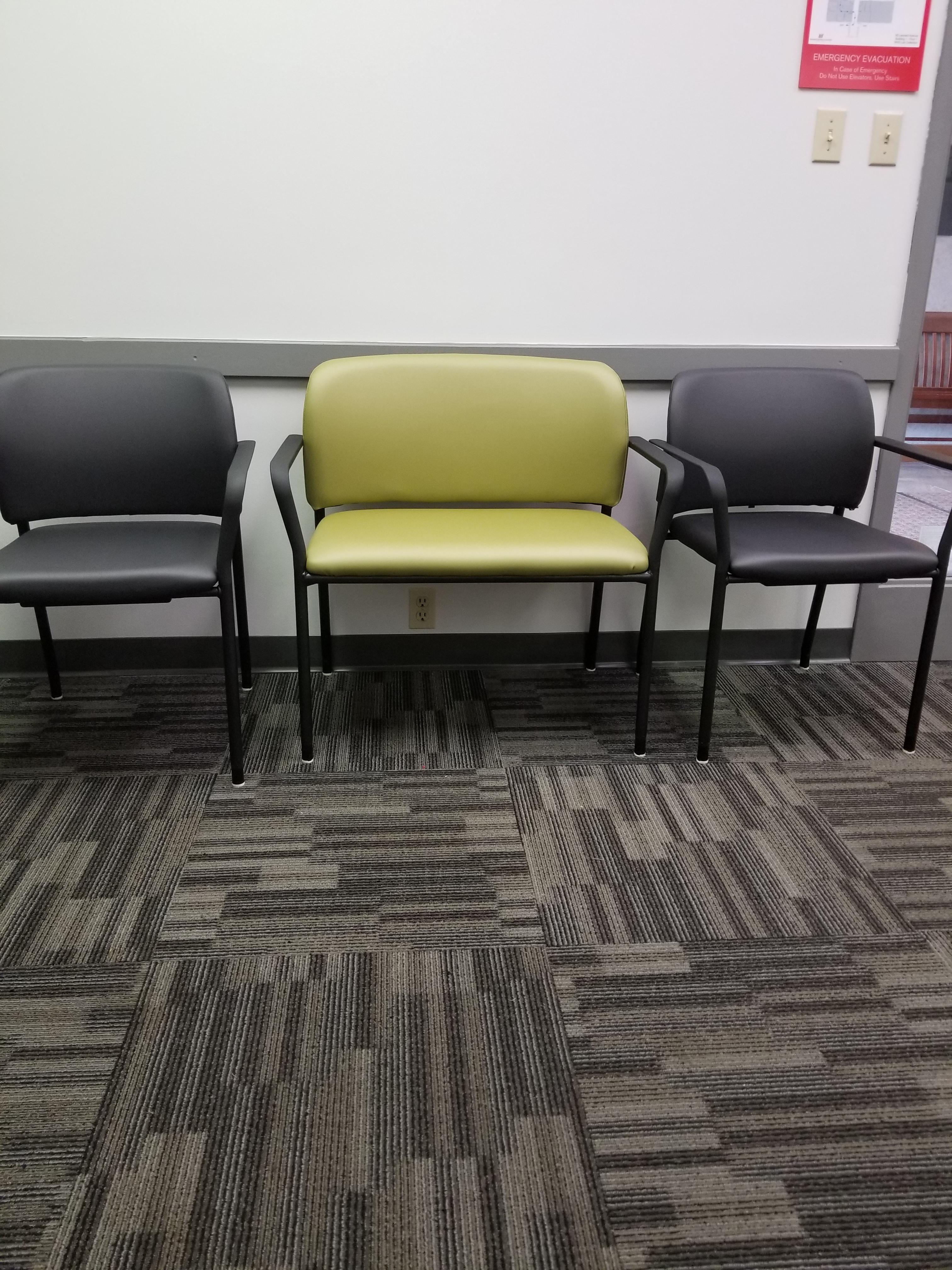 A chair in the hospital waiting room designed for obese people. r/mildlyinteresting