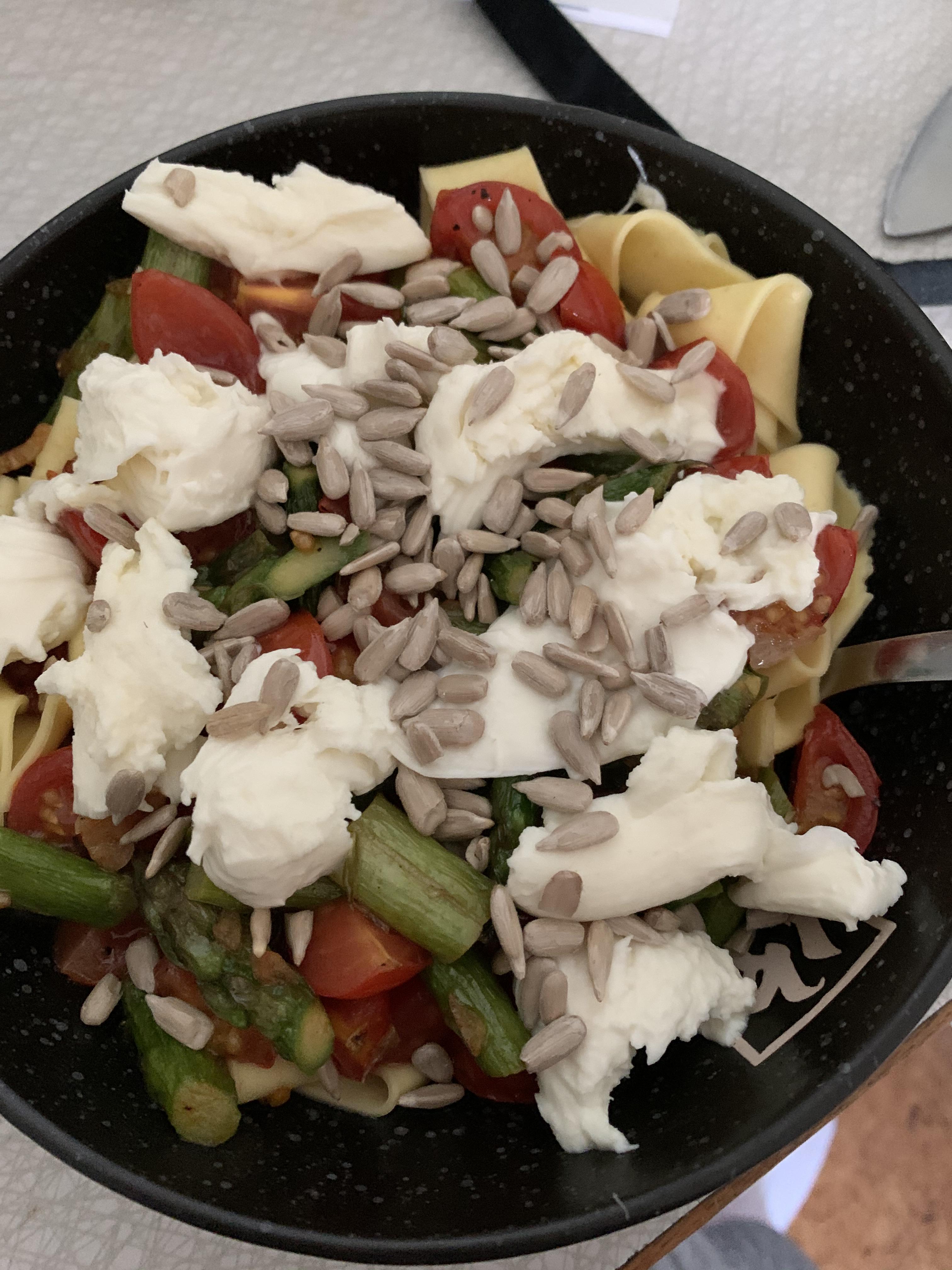 pasta, asparagus, tomatoes, garlic, mozzarella. could it get any better