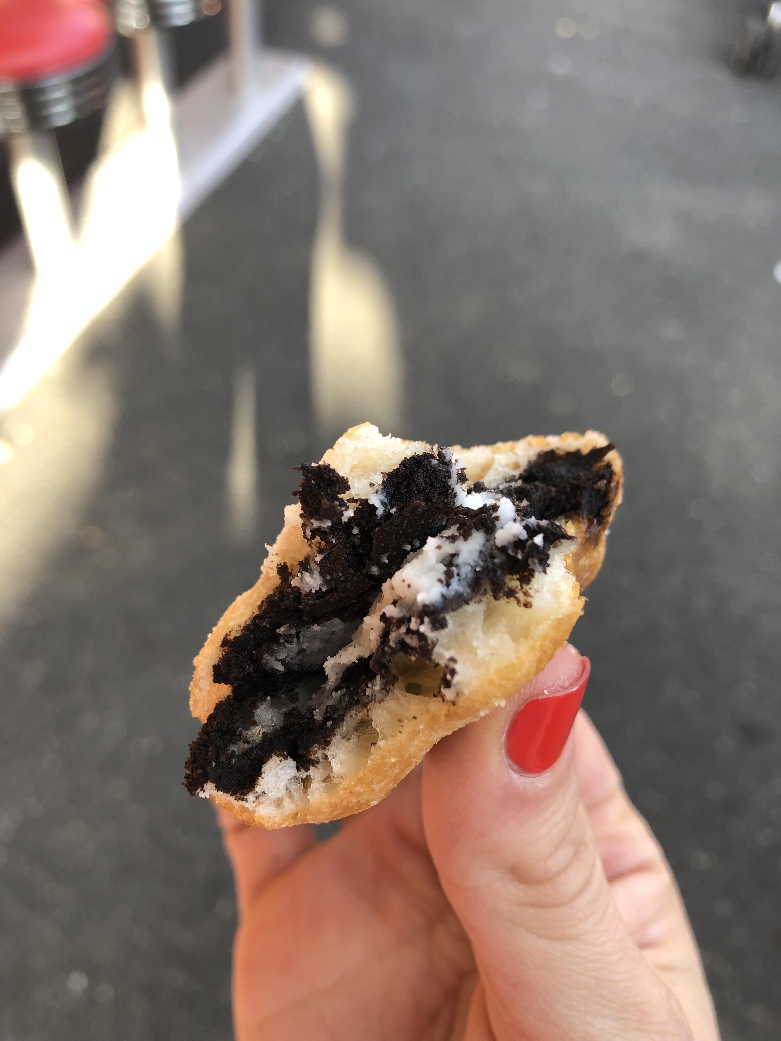 [I ate] Fried double stuffed Oreos. r/food