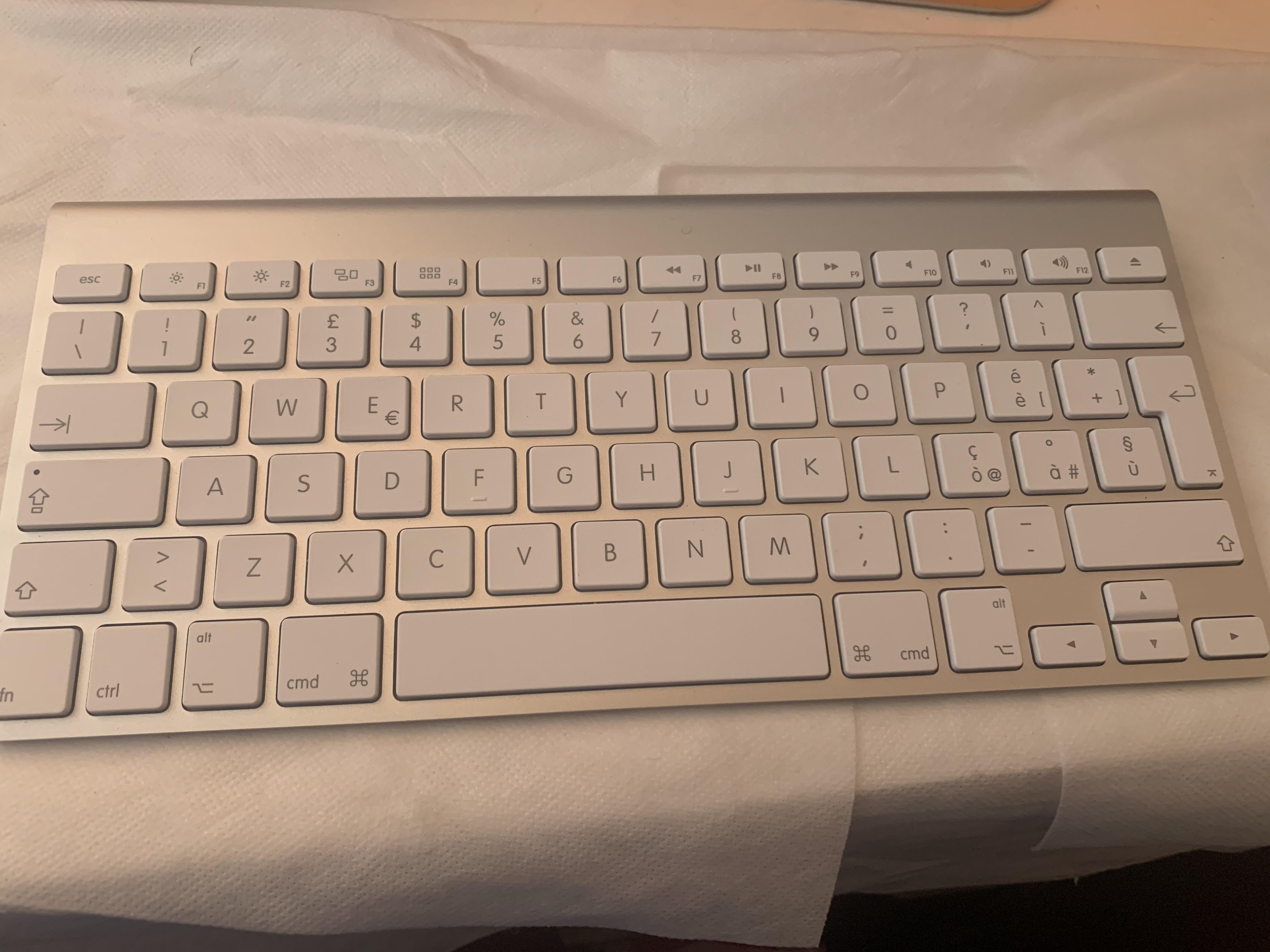 Does Anyone know how to use key on this keyboard (shift + ) doesnt work r/applehelp