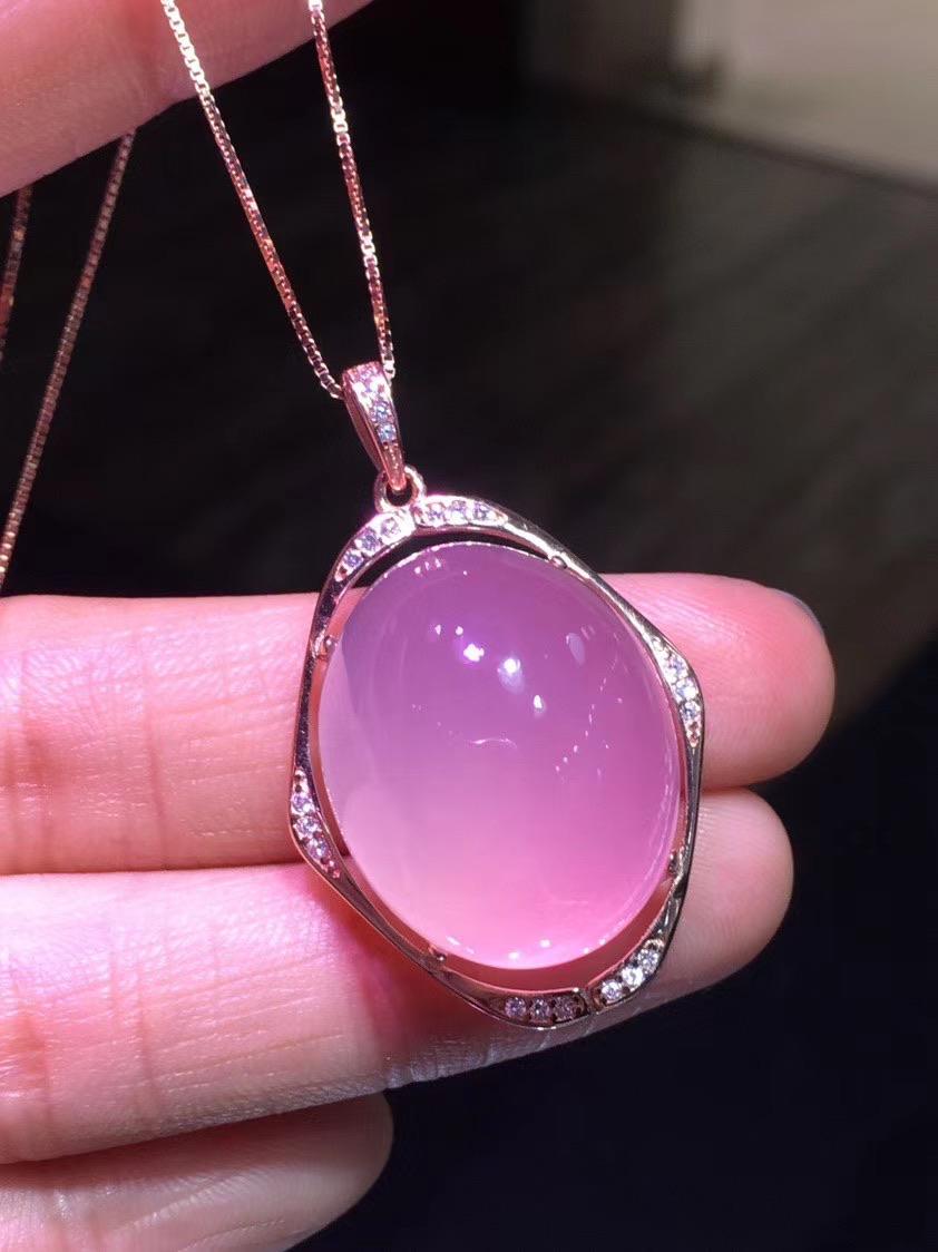 Pretty beautiful. Natural rose quartz necklace. Anybody likes this