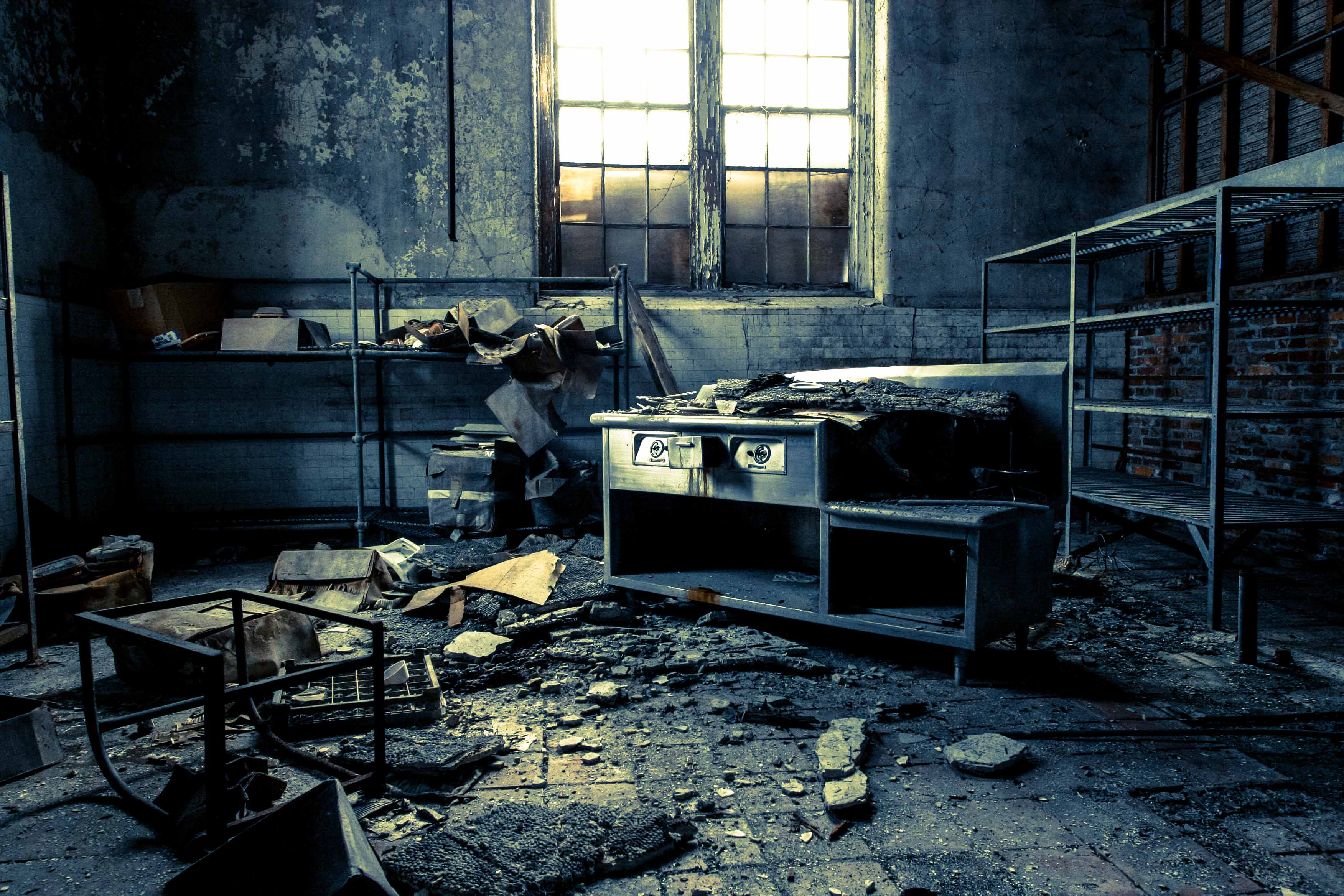 Abandoned mental institution in Columbia, SC[3504x2336] r/AbandonedPorn