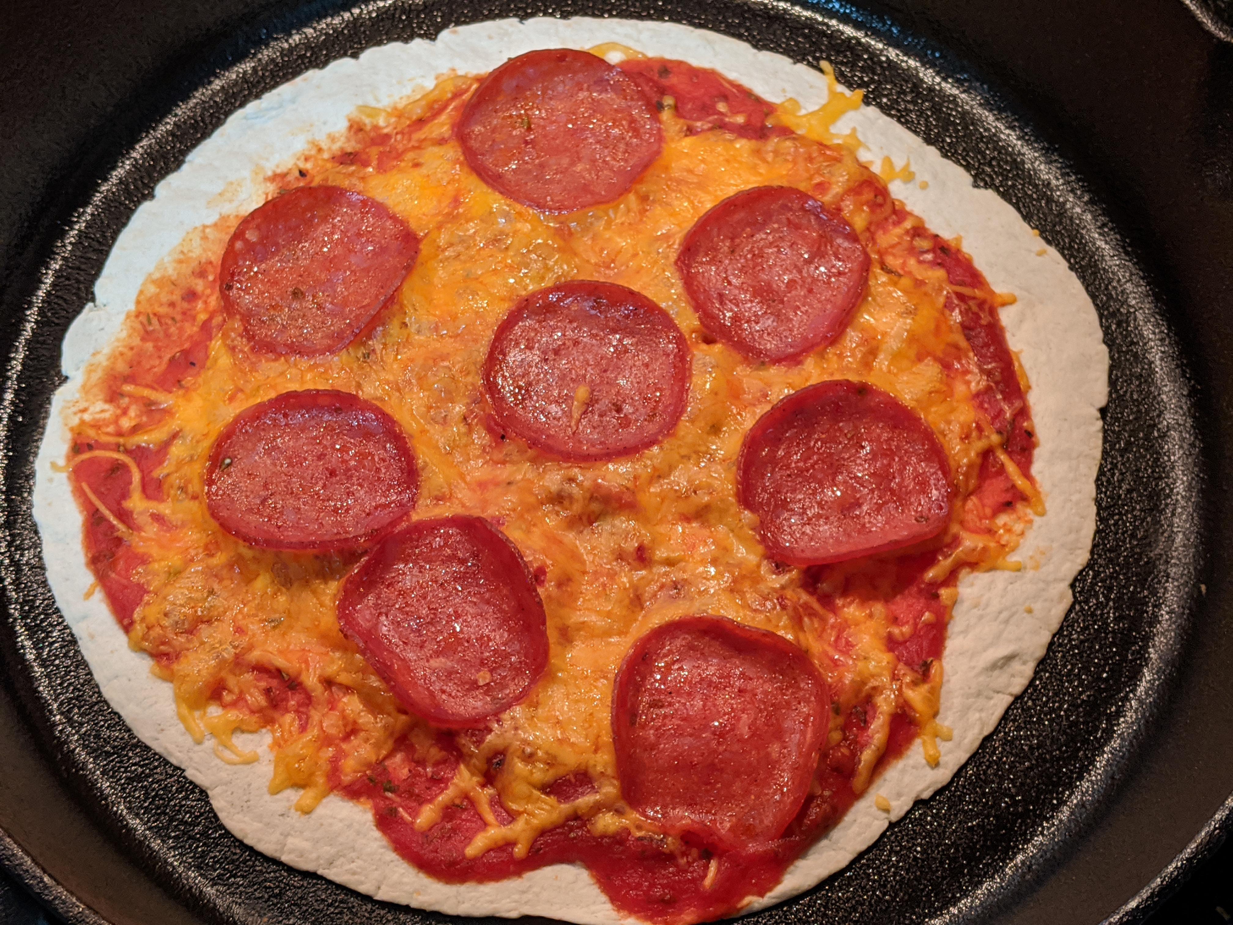 Low Calorie Pepperoni Tortilla Pizza (185 Cal) r/1200isplenty