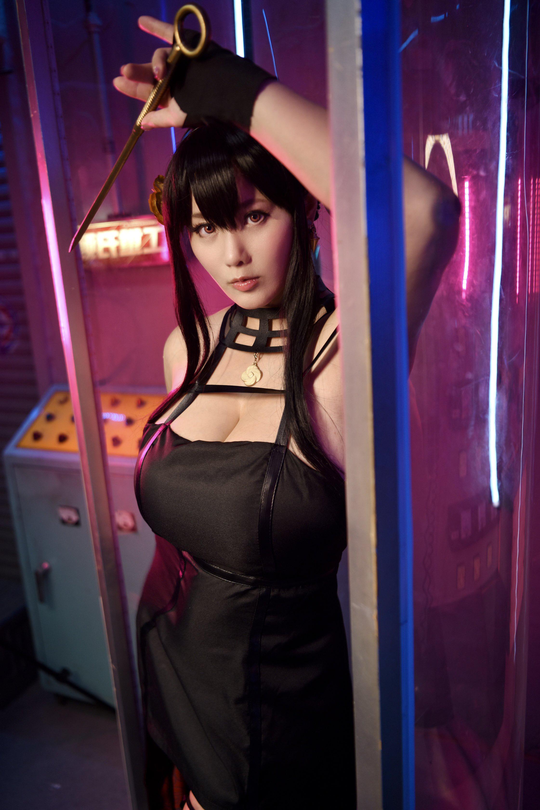 Yor Cosplay (NSFW because her previous work) : SpyxFamily