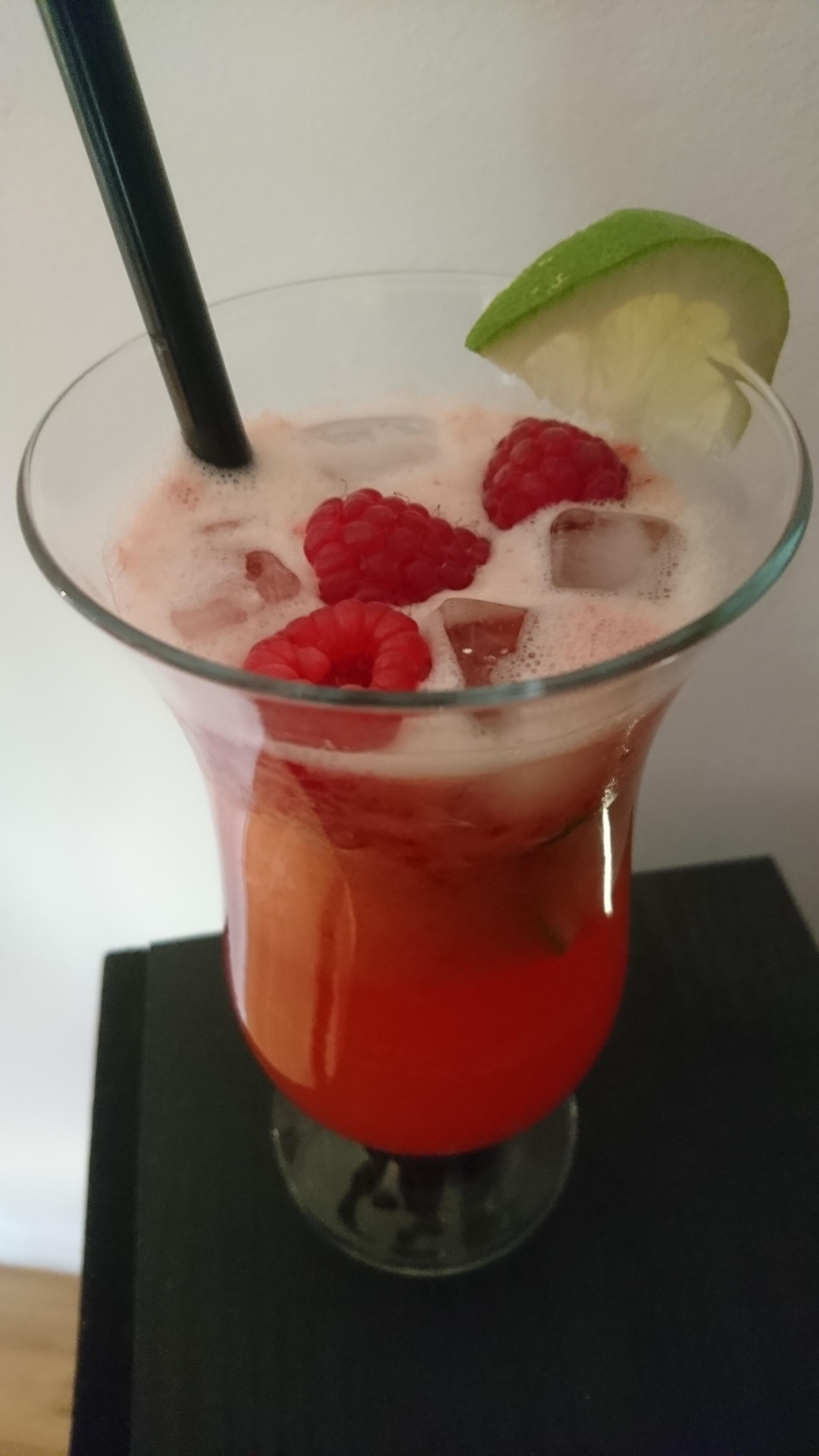 Rhubarb/rasperry gin cocktail 🍹 r/cocktails