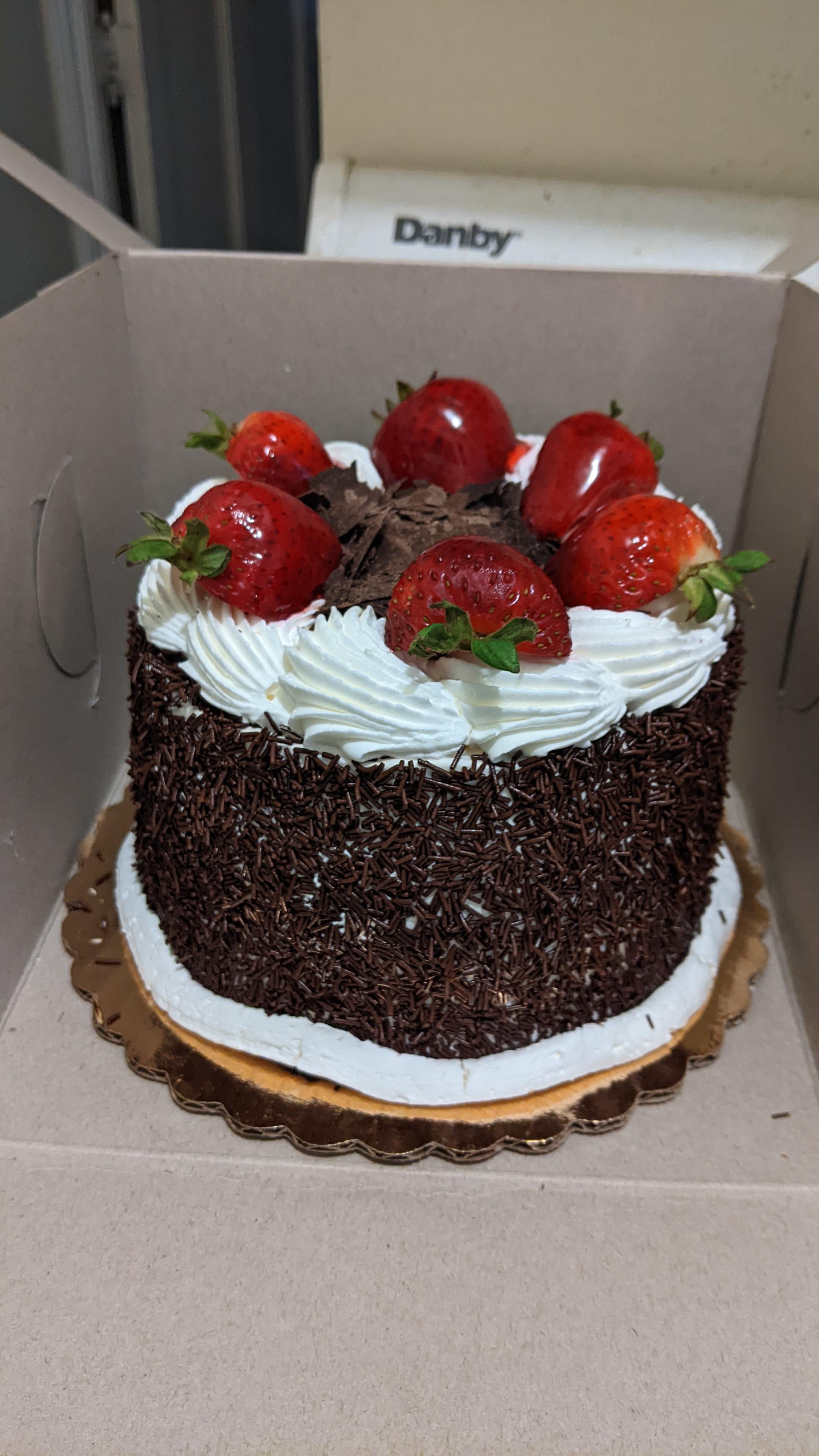 how many of you knew Astoria Pastry shop did cakes? Yes it was