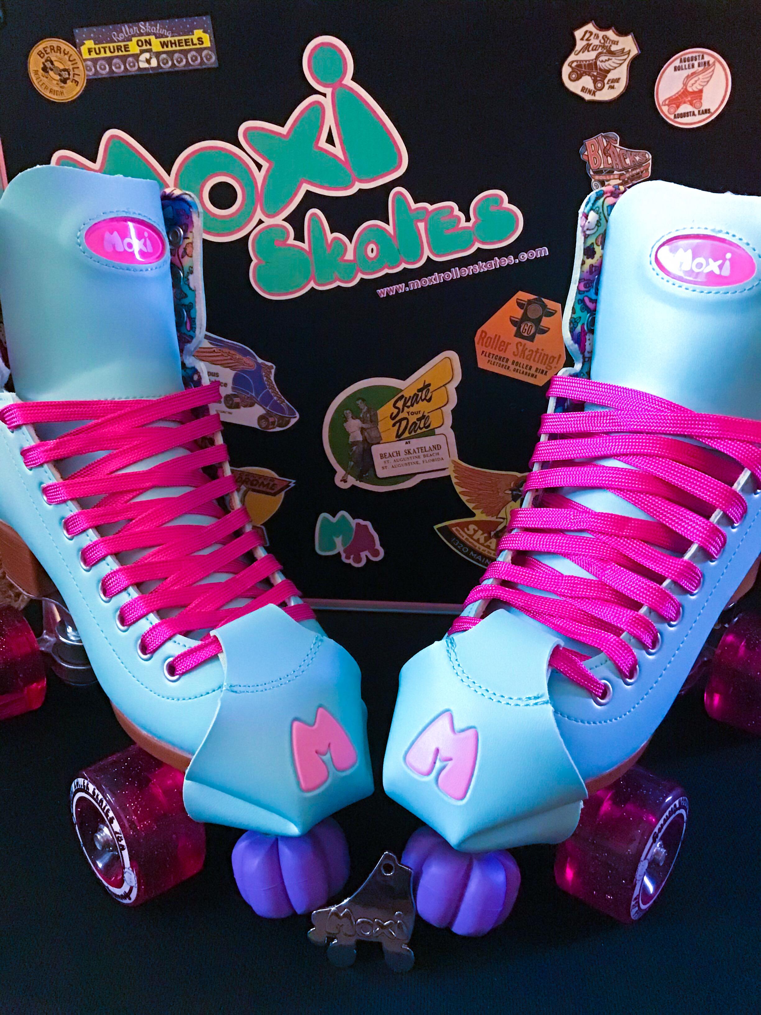 My Moxi Beach Bunnies finally came 😍 Complete with flower petal toe