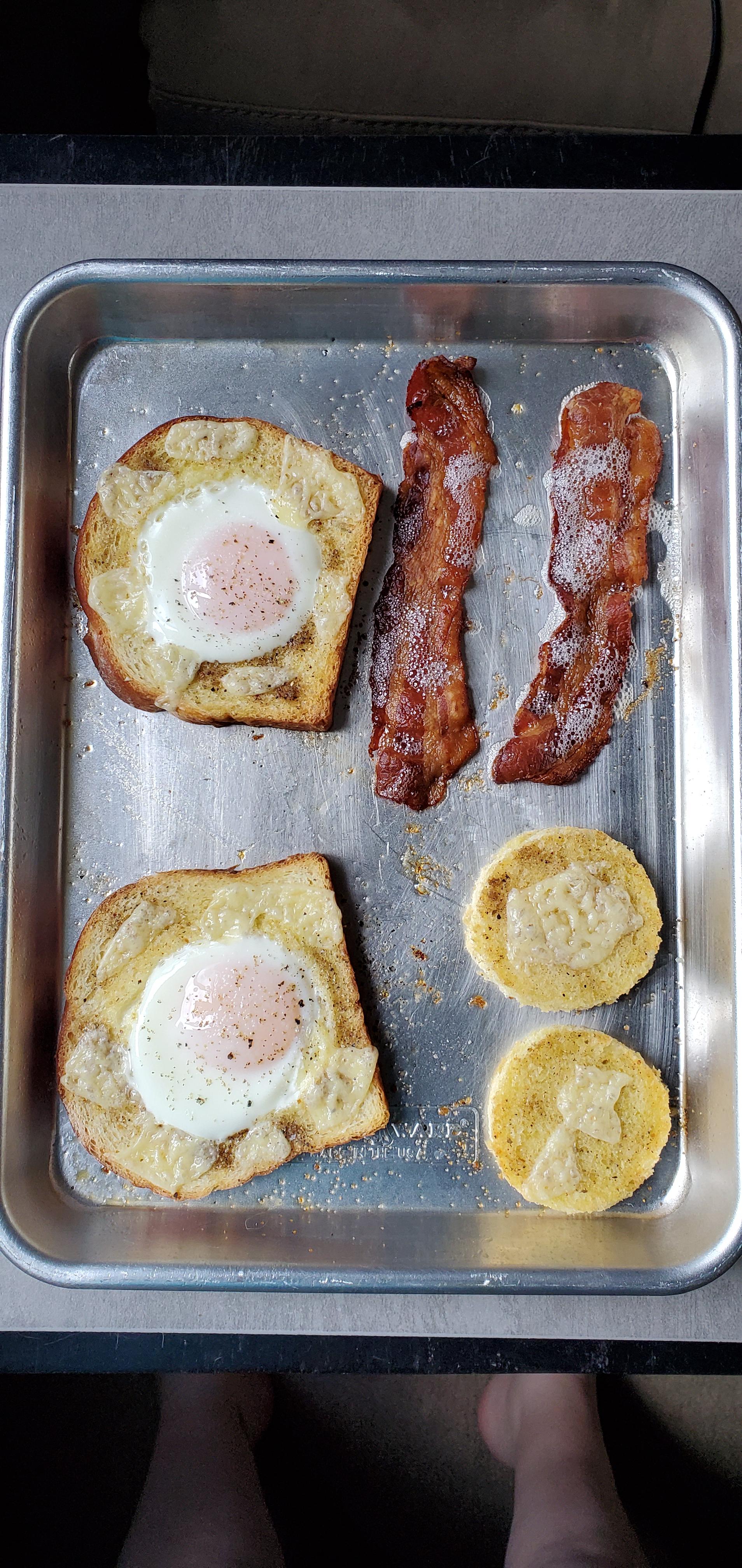 Egg in a hole sandwiches recipes