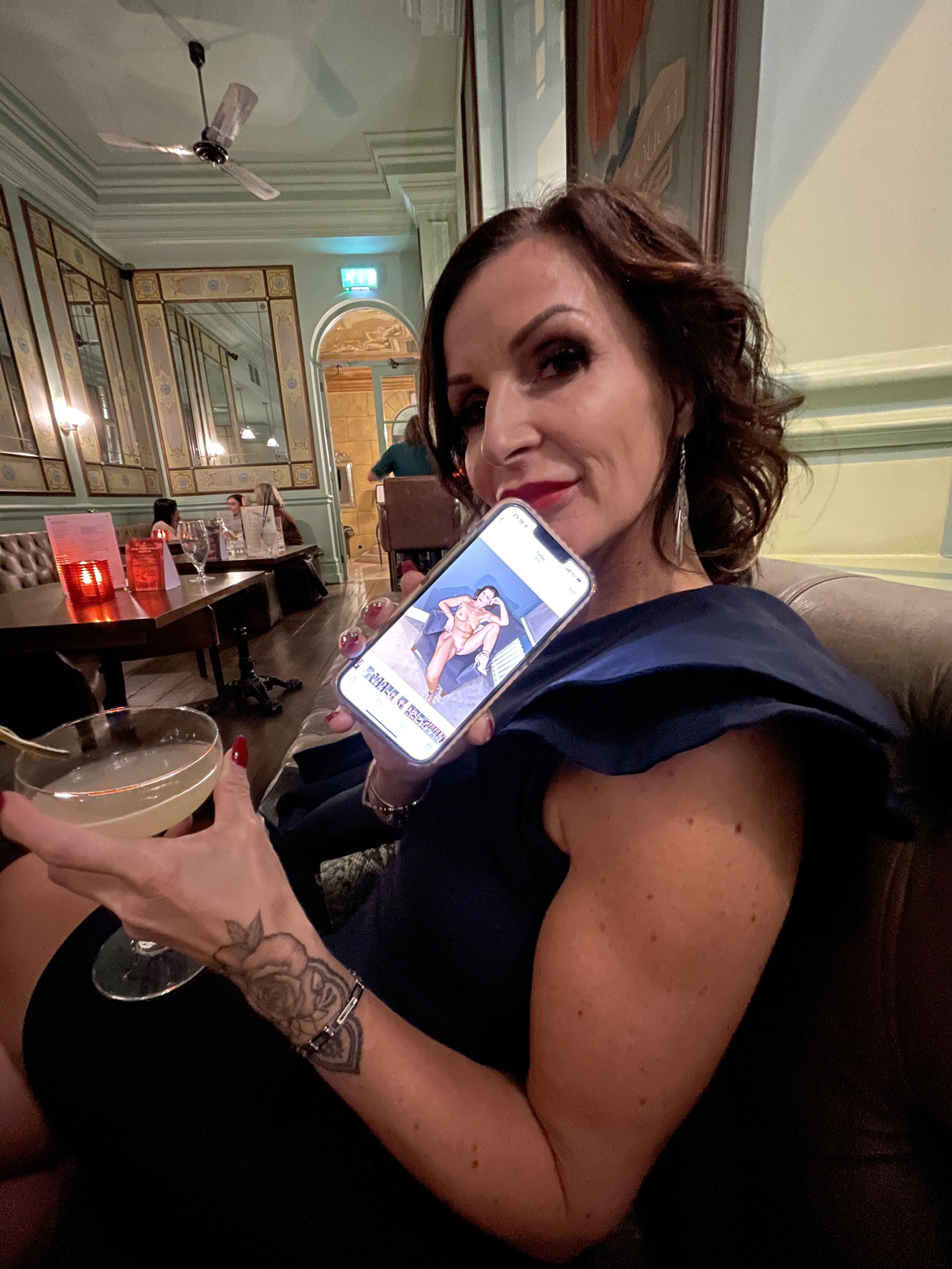 My lovelyDirty Wife ( UK)f46 : publicreminders