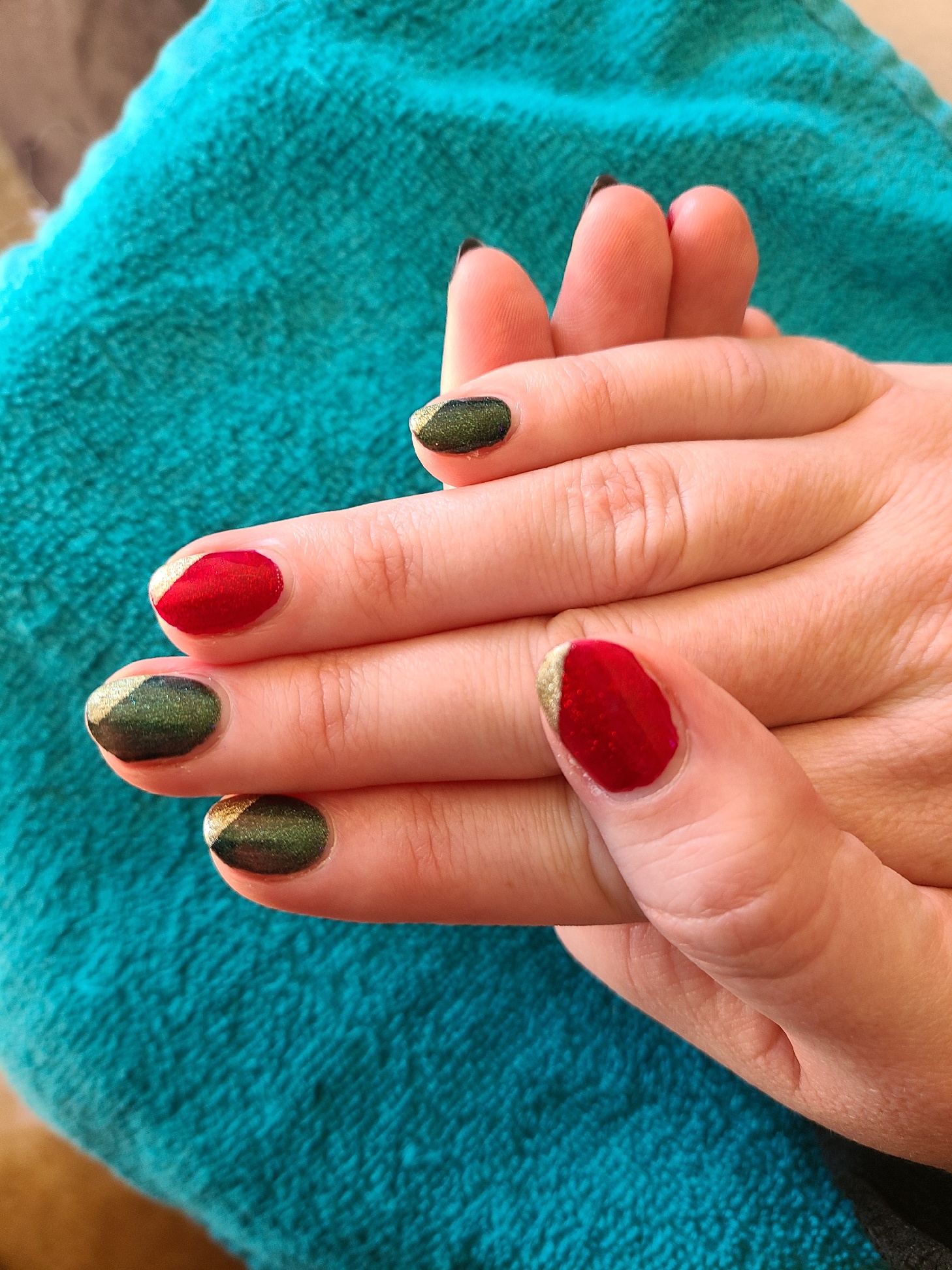 Did My Wife S Nails In A Christmas Theme Gelish Colors Good Gossip Red Mistress Of Mayhem Green And Give Me Gold Nails