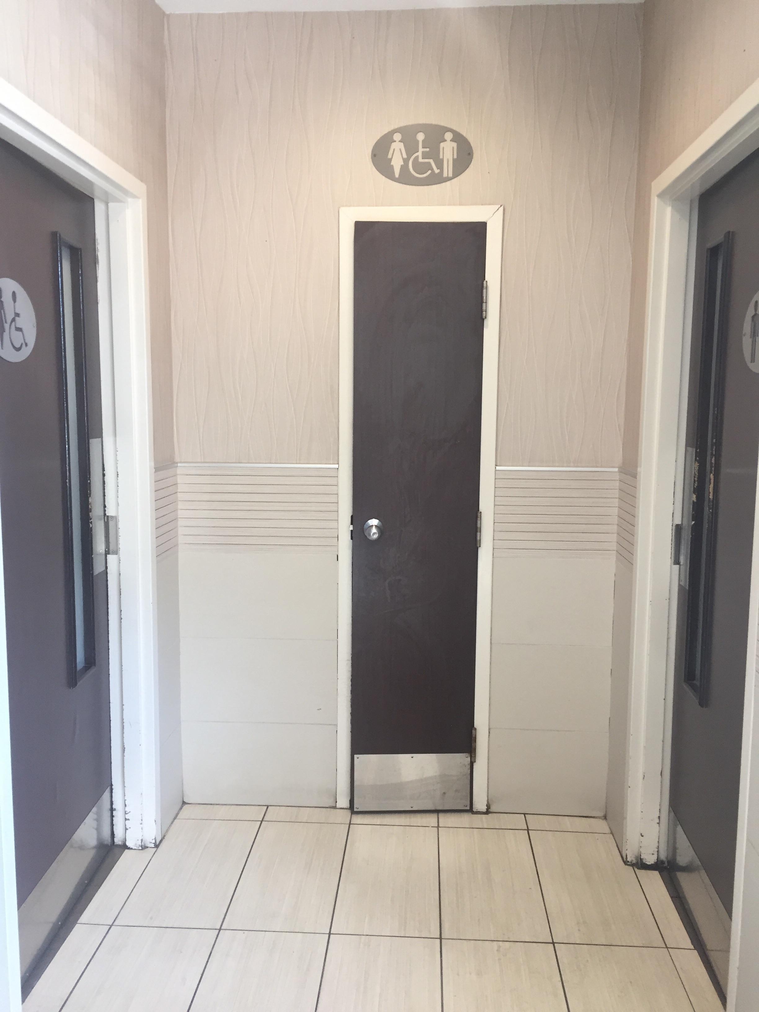 This narrow door at McDonalds r/mildlyinteresting