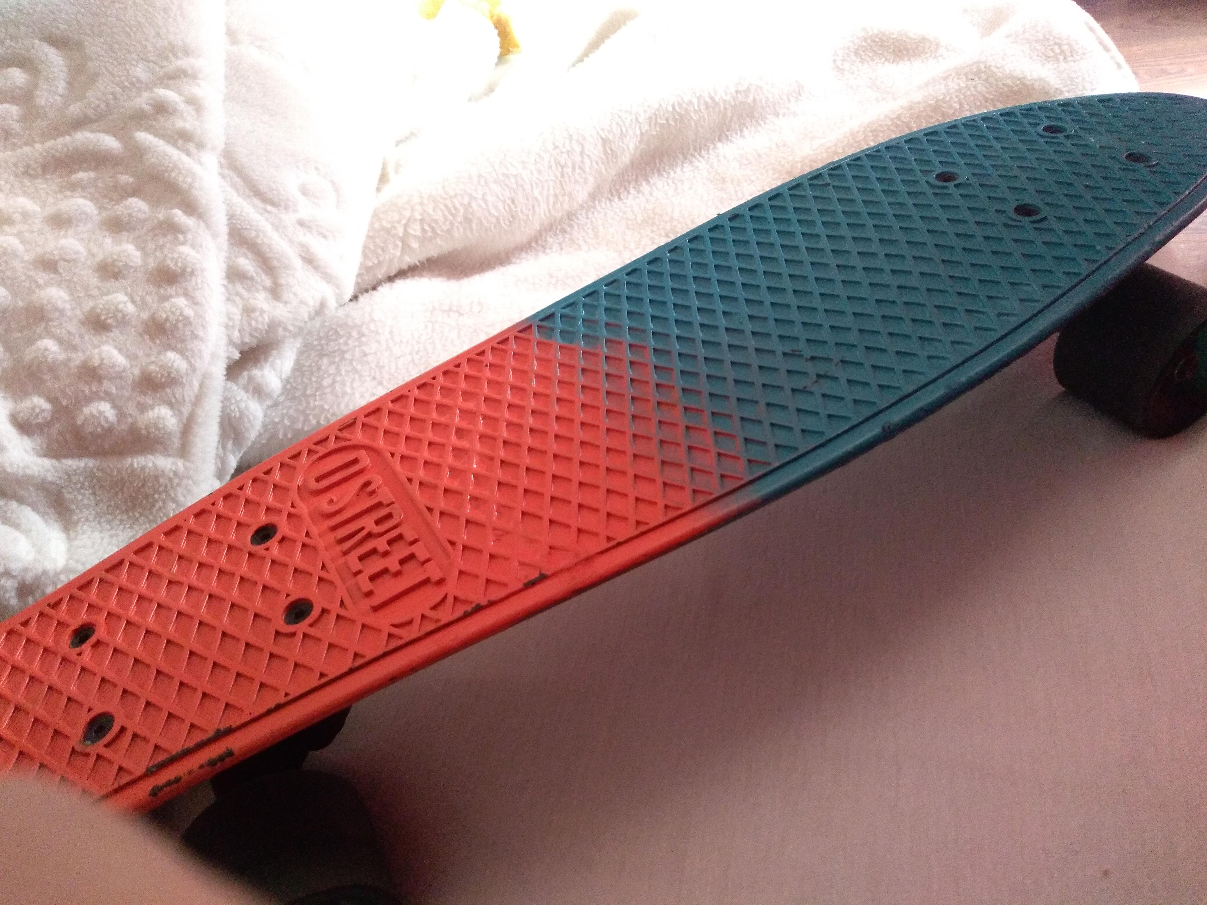 Penny board paint job, think it turned out pretty well r/pennyboard