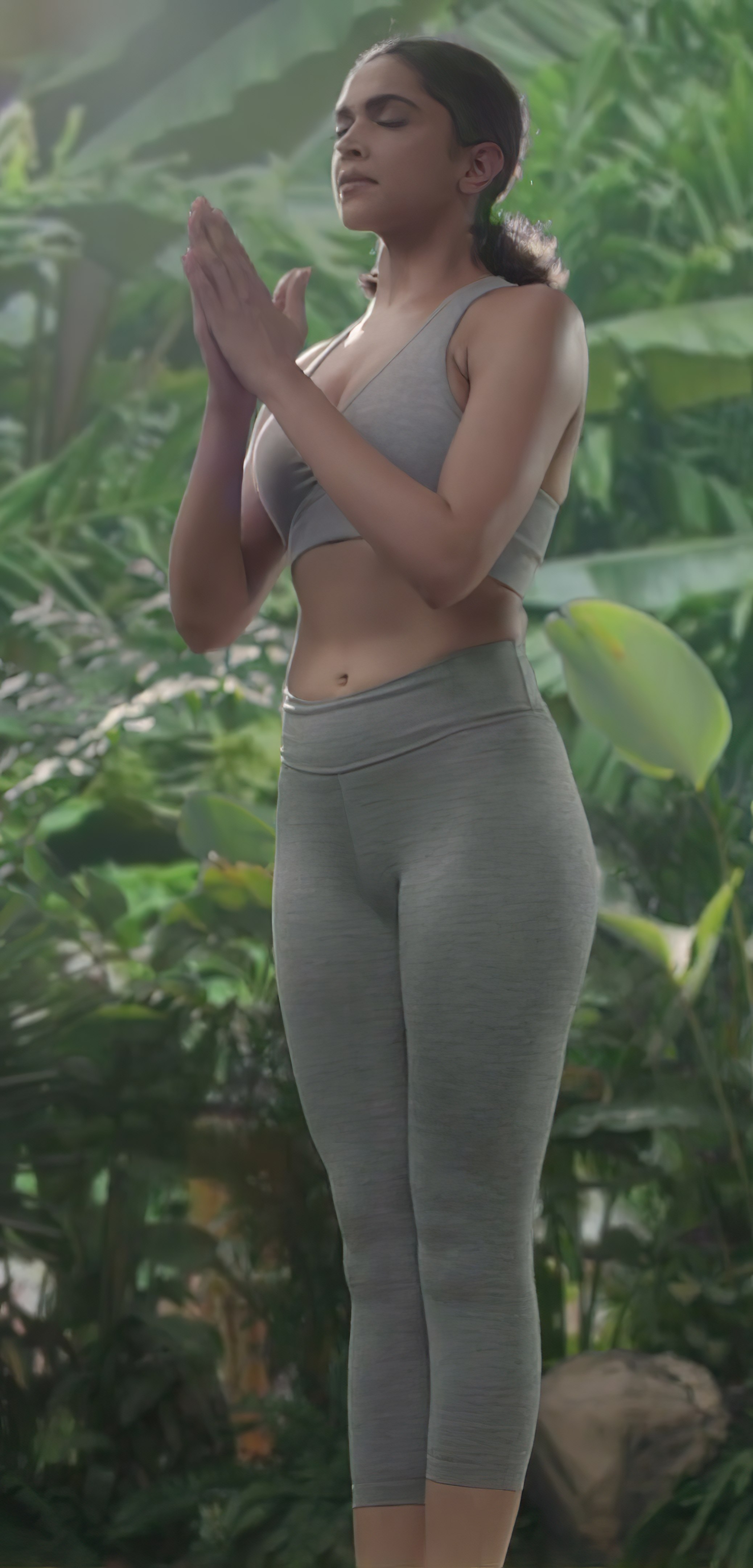 Deepika Padukone : DeepikaPadukoneFap