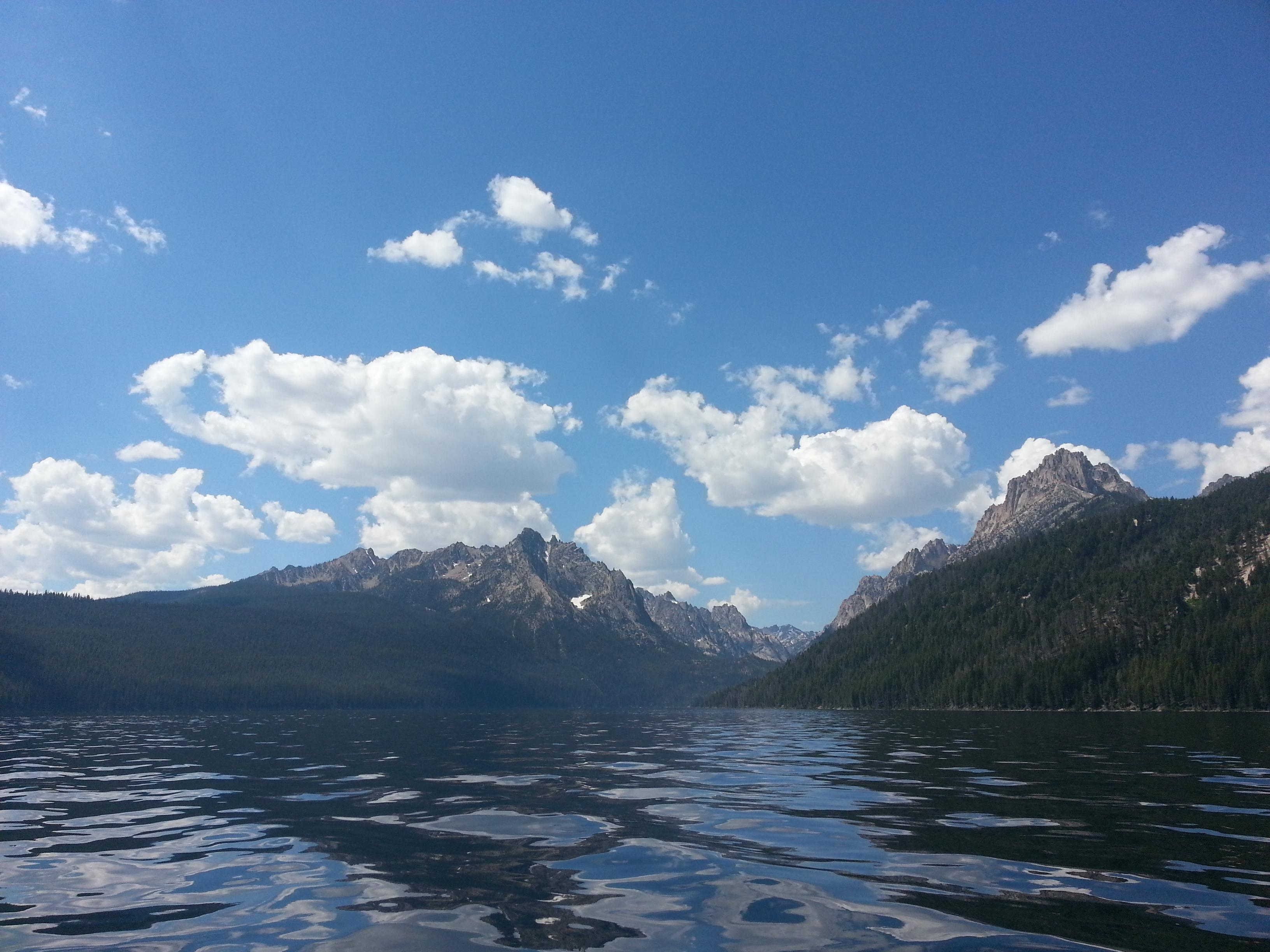 Took this photo in a pontoon boat at Redfish Lake, Idaho. [OC] [3264x2448] r/EarthPorn
