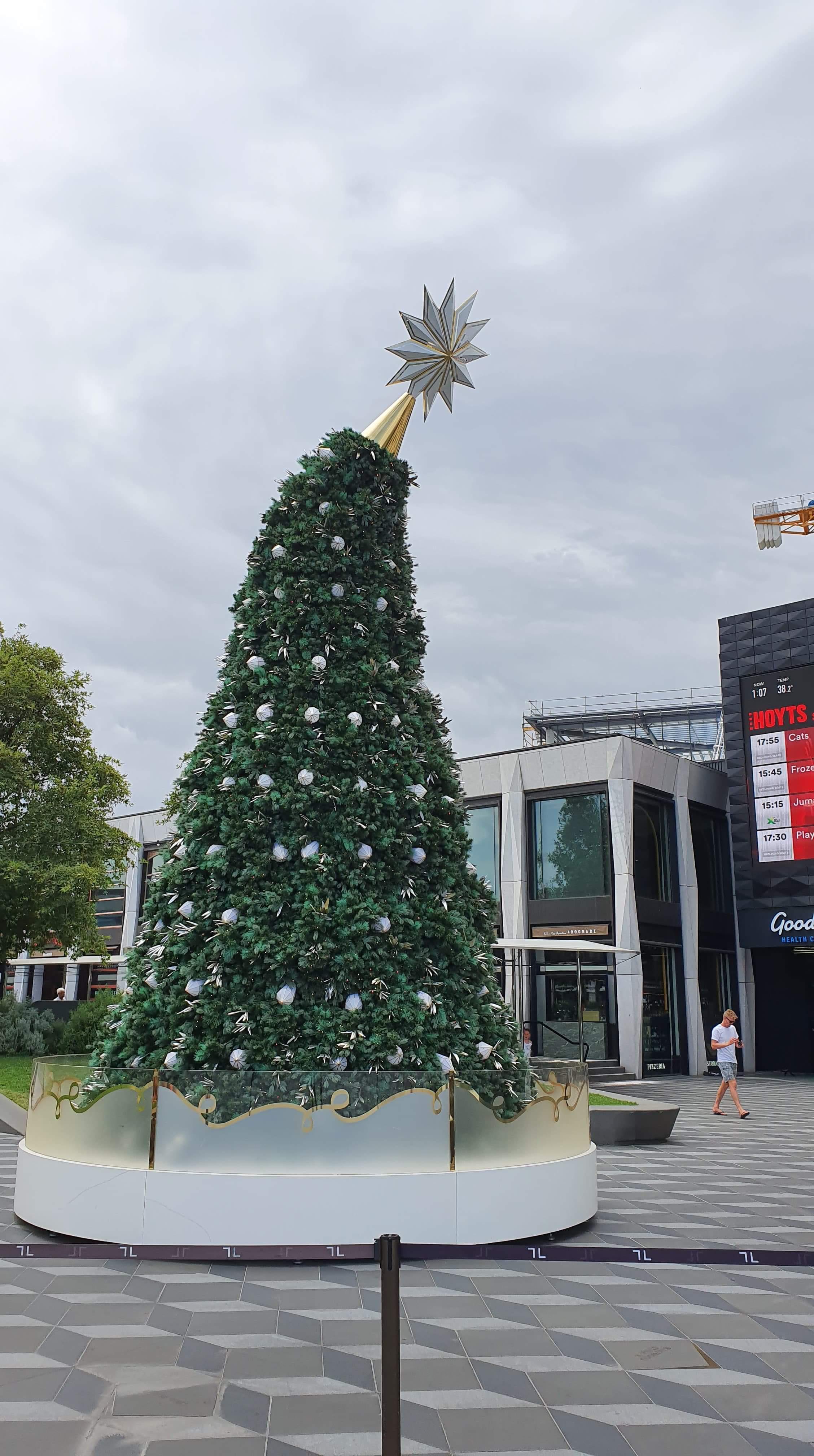 “Can I go home now?” The Eastland Christmas tree r/melbourne