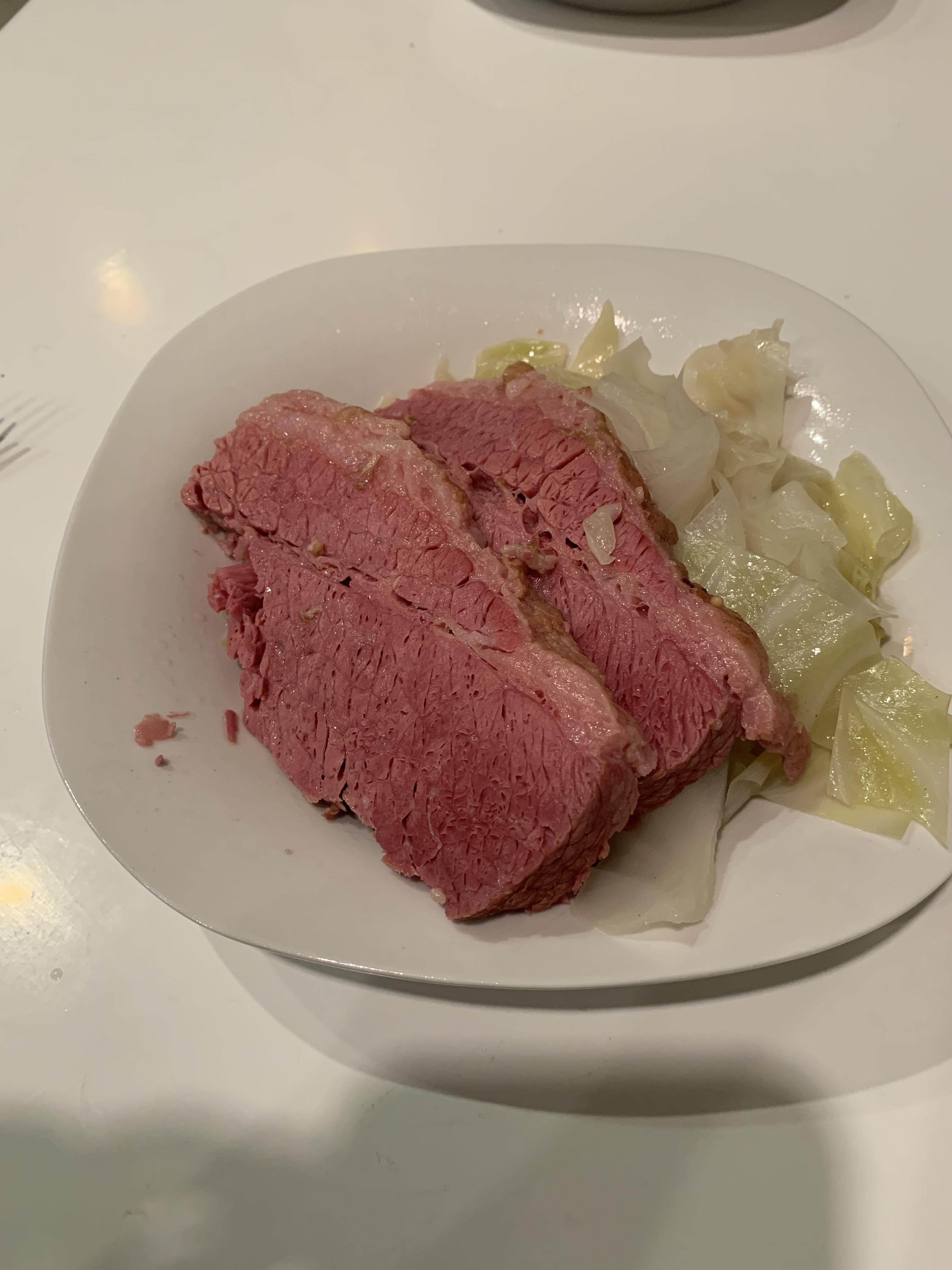 Corned beef and cabbage not pretty, but delicious r/Keto_Food