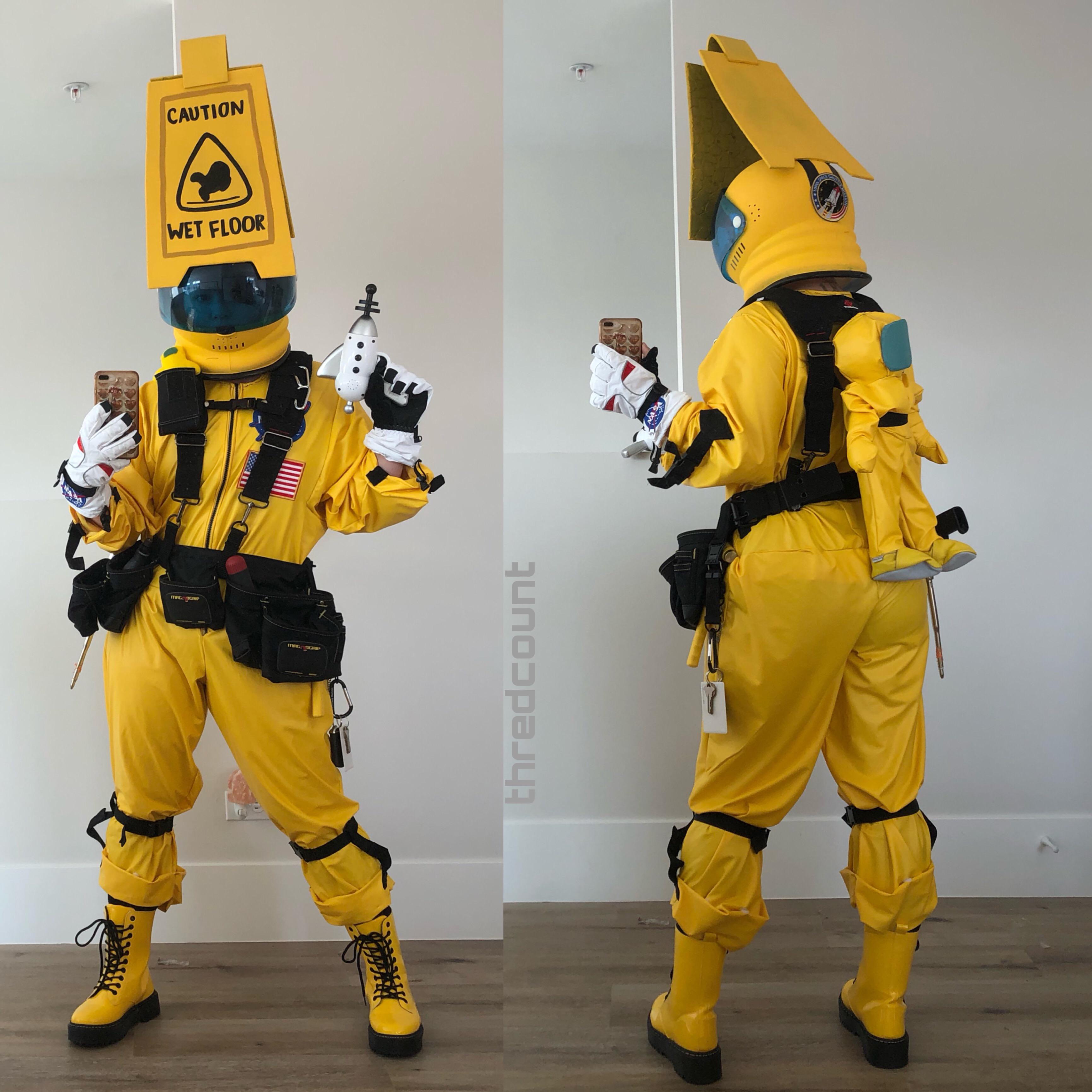 [self] my among us character +his mini crewmate! r/cosplay