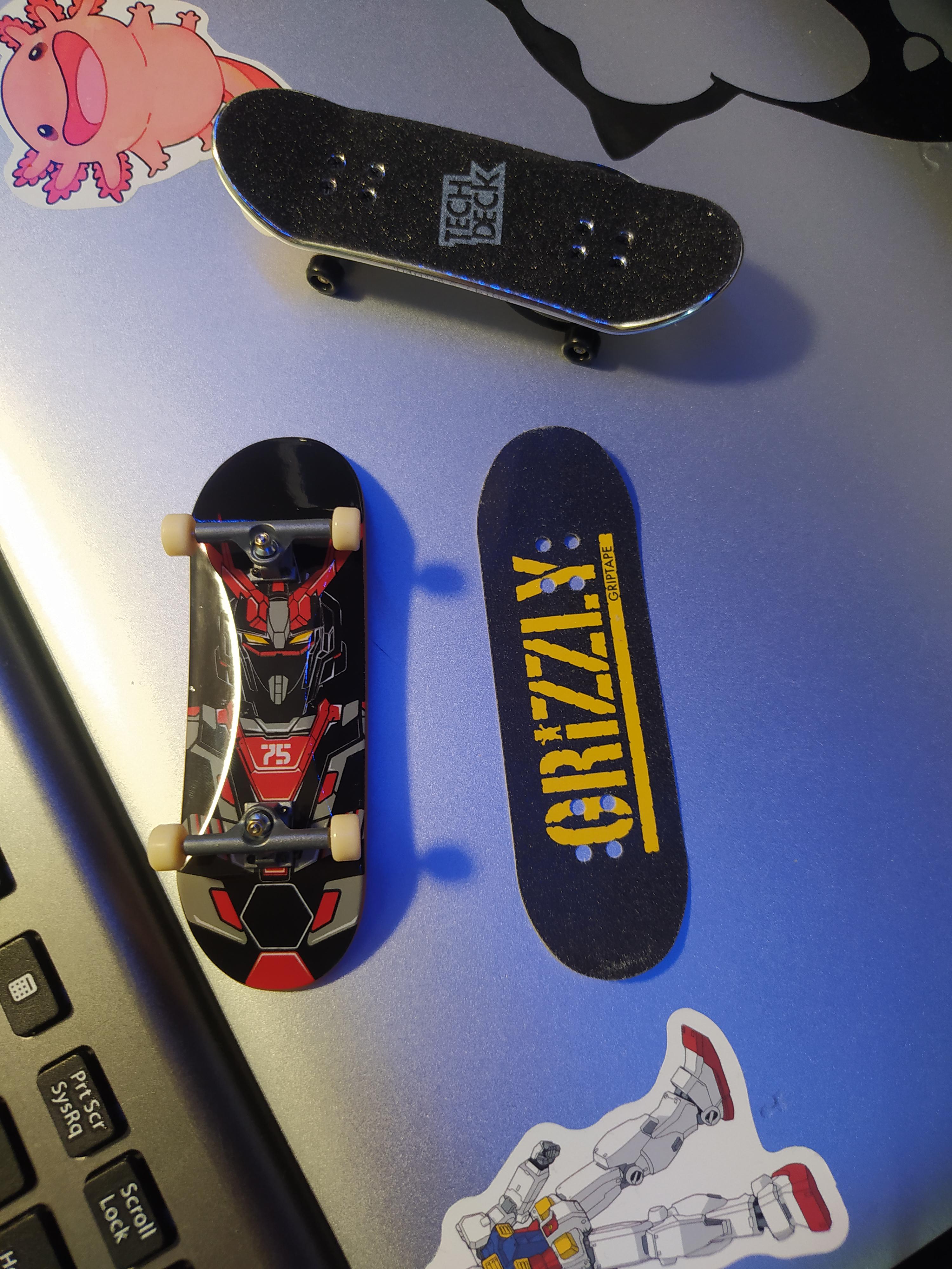 Gundam Tech Deck comes with Grizzly Grip r/Techdeck