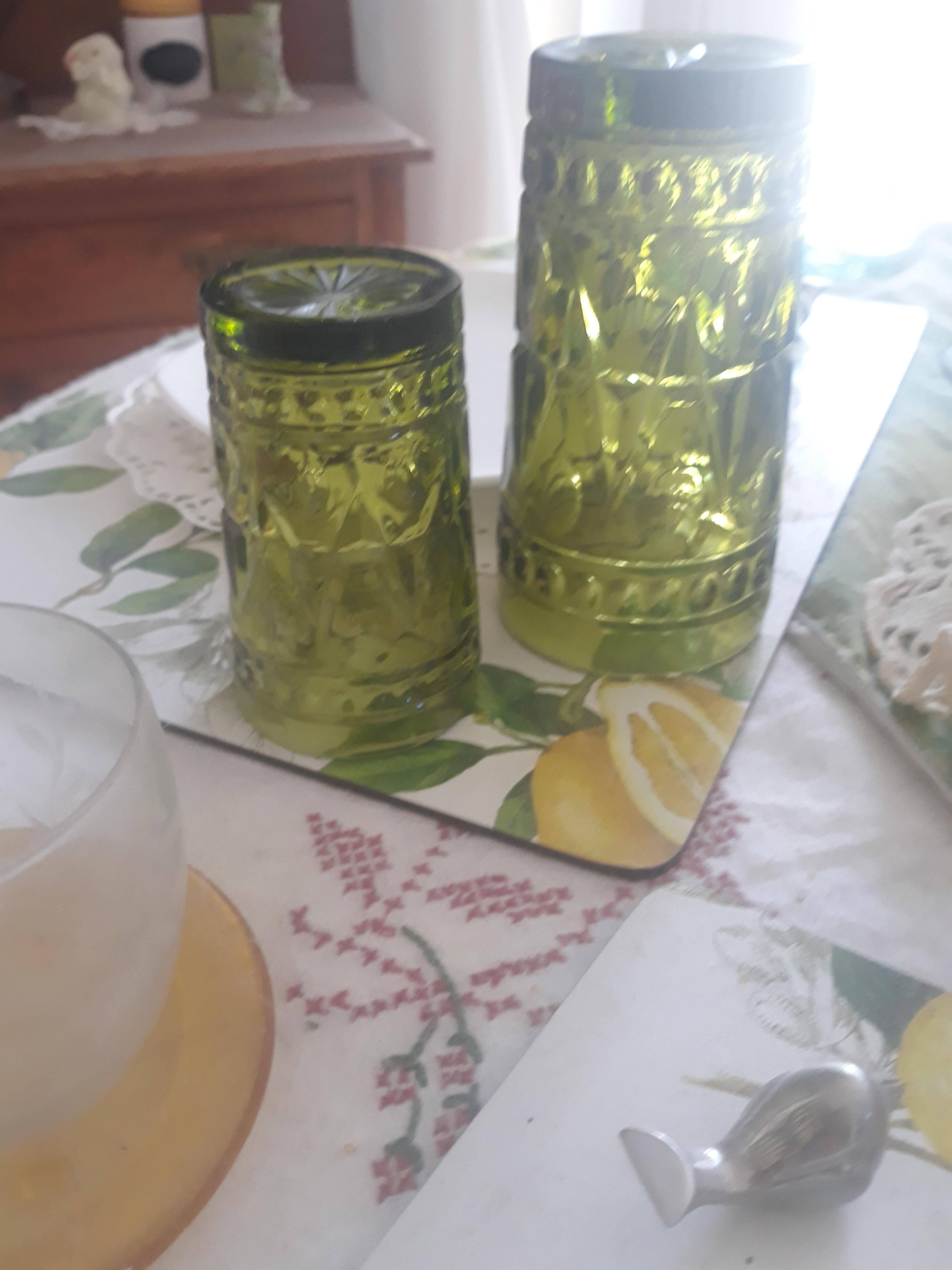 What is this glassware style called? I have sets in green and blue, but