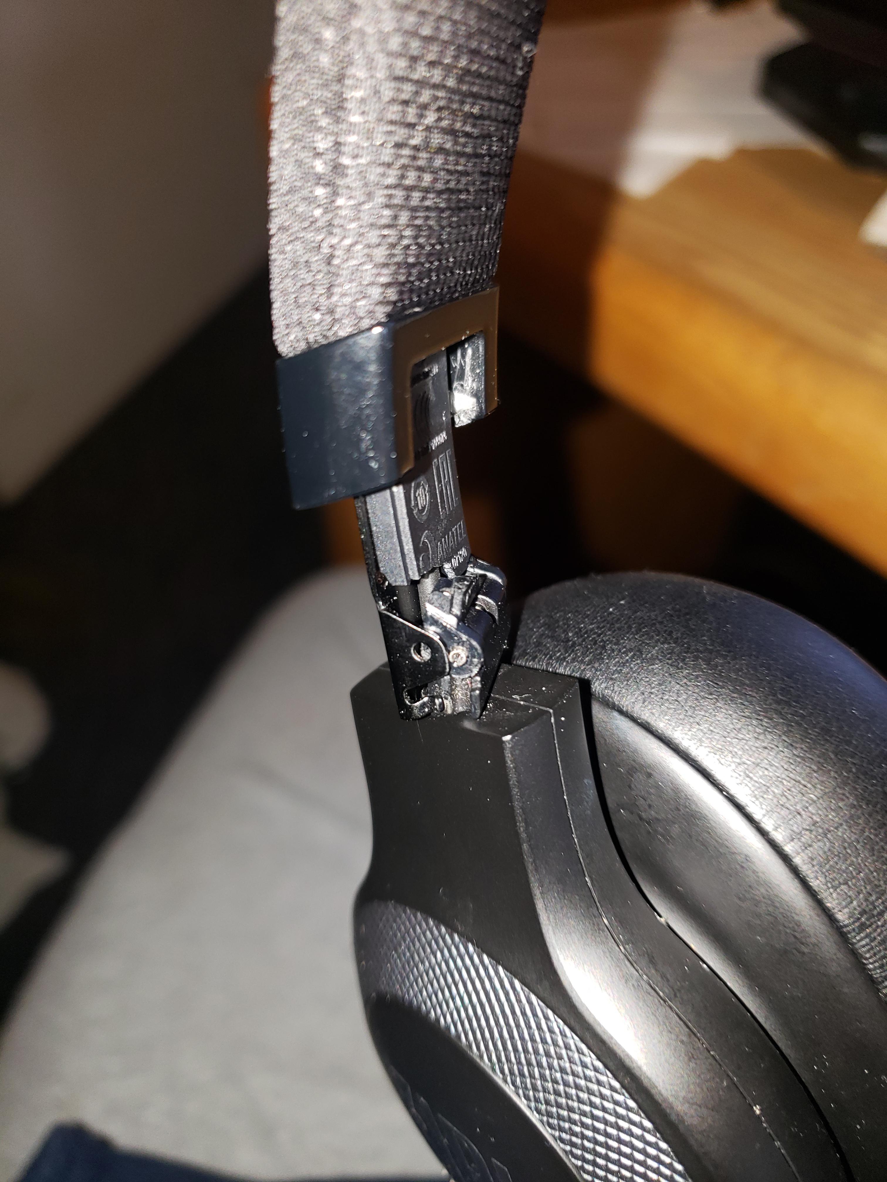 The joint on my JBL headphone looked weird, and then I saw this. Trying