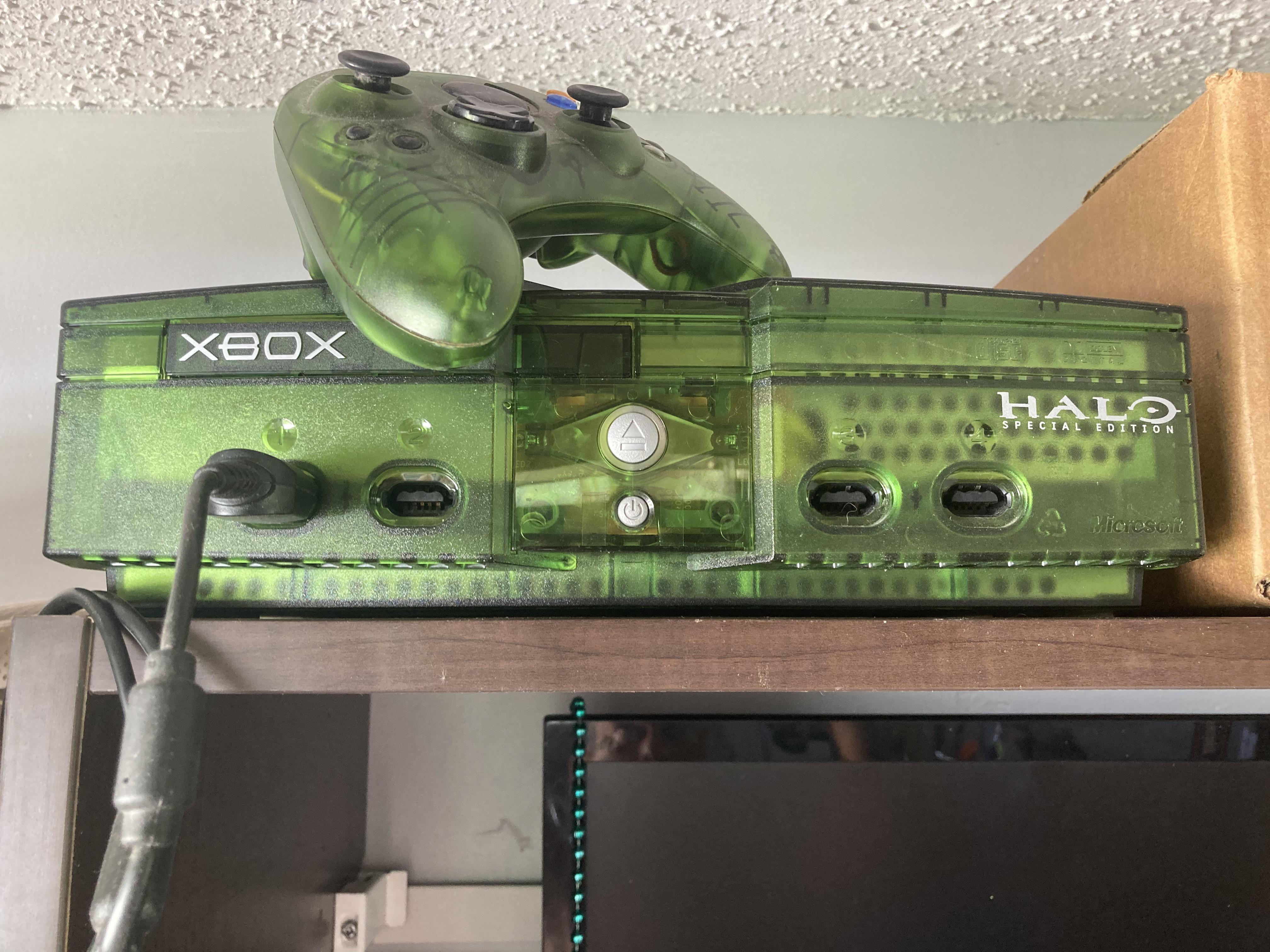 My original Xbox Halo special edition. Still works. r/gamecollecting