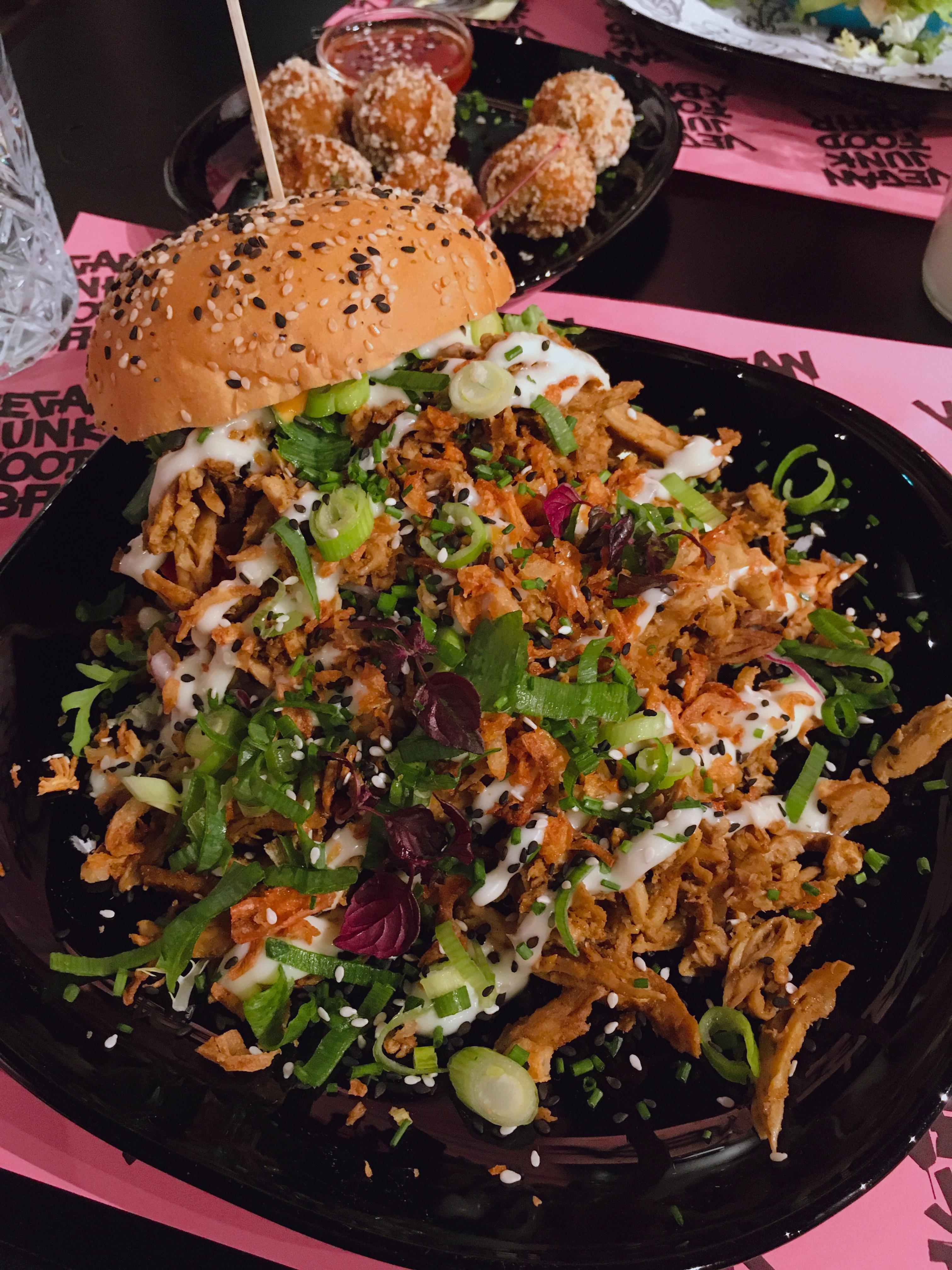 Classic “Shawarma“ (Vegan Junk Food Bar Amsterdam) r/vegetarian